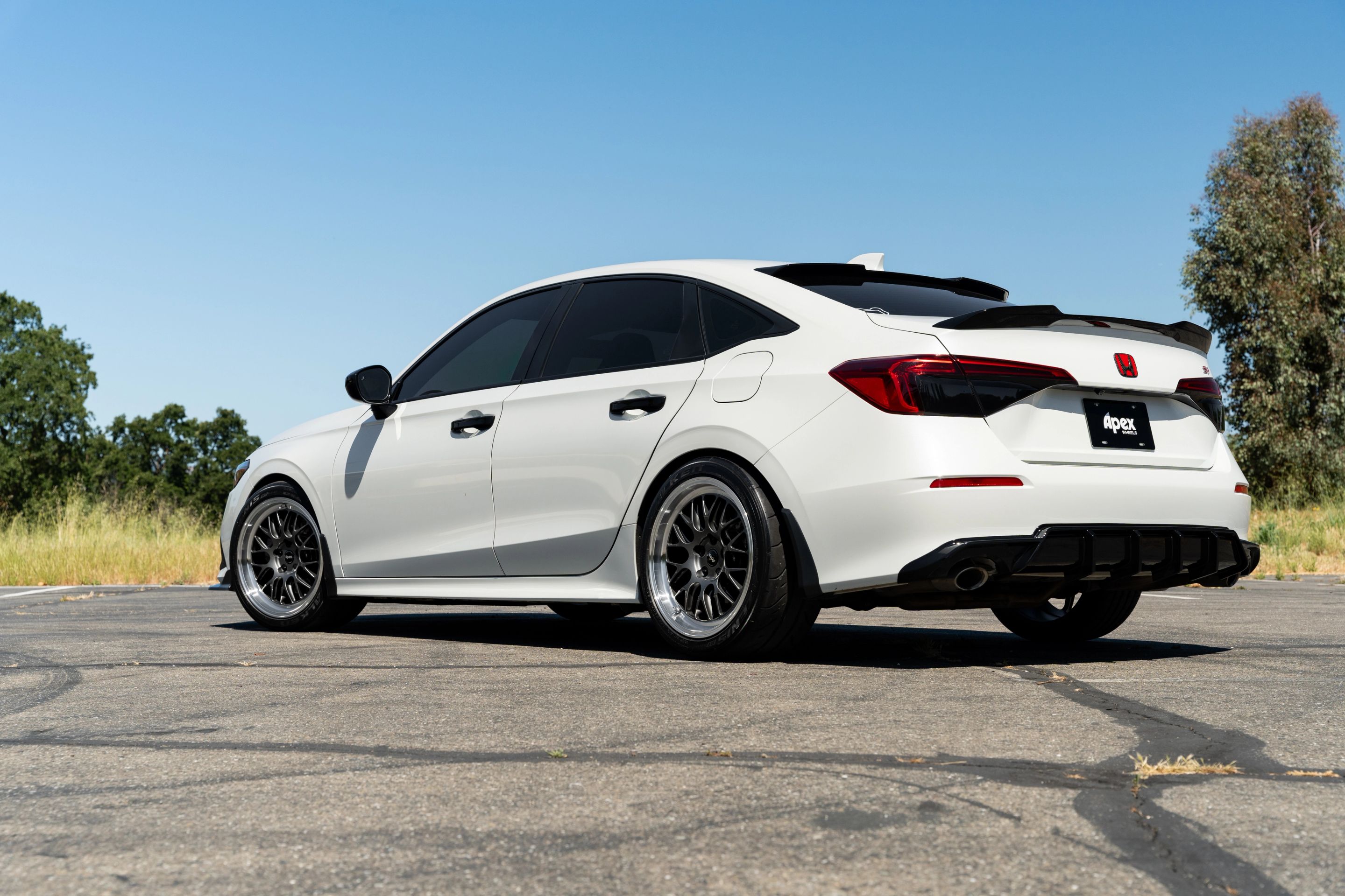 White Honda 11th Gen Civic with 18" ML-10RT Apex wheels in Machined Lip Anthracite