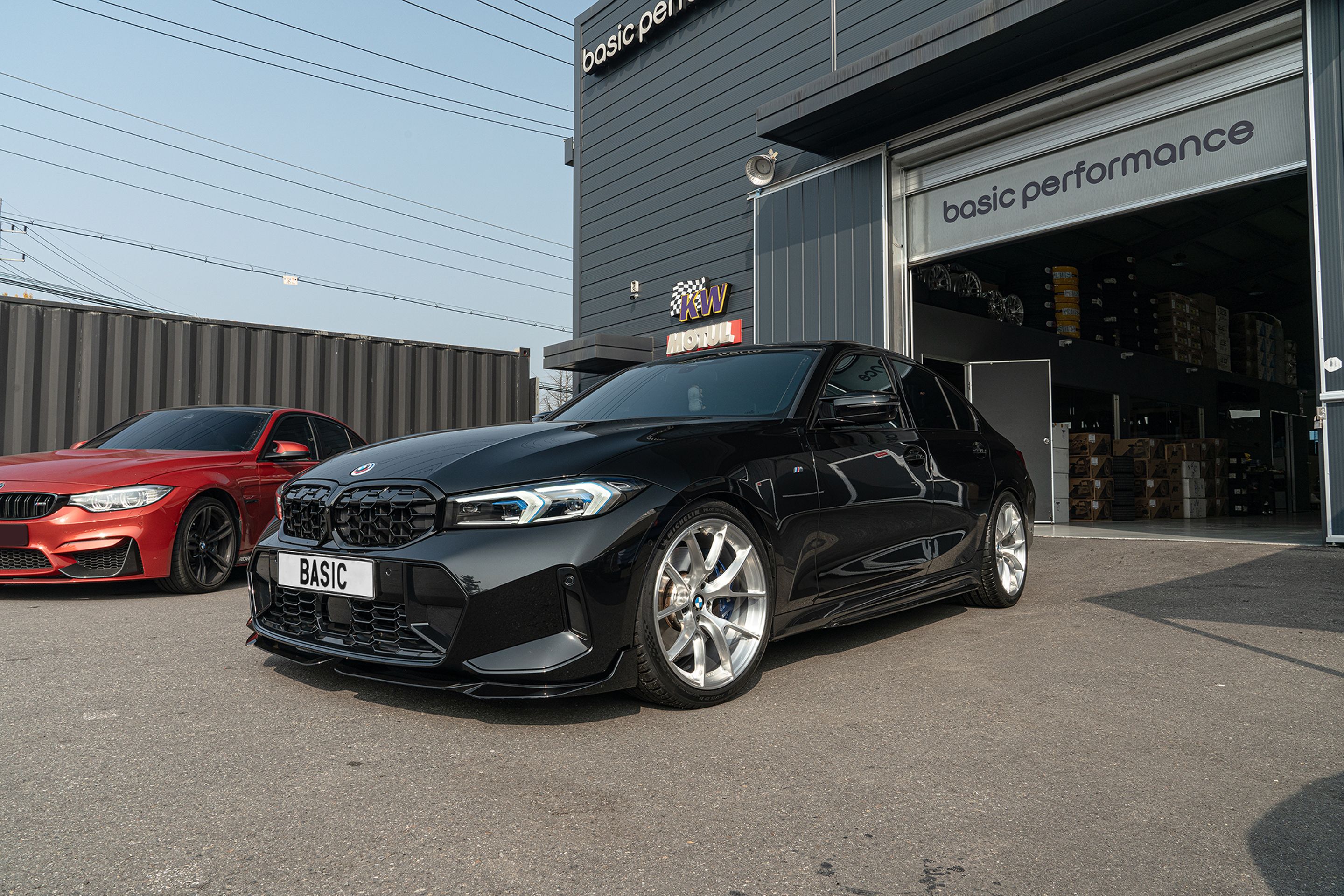 Black BMW G20 Sedan 3 Series with 19" VS-5RS Apex wheels in Brushed Clear