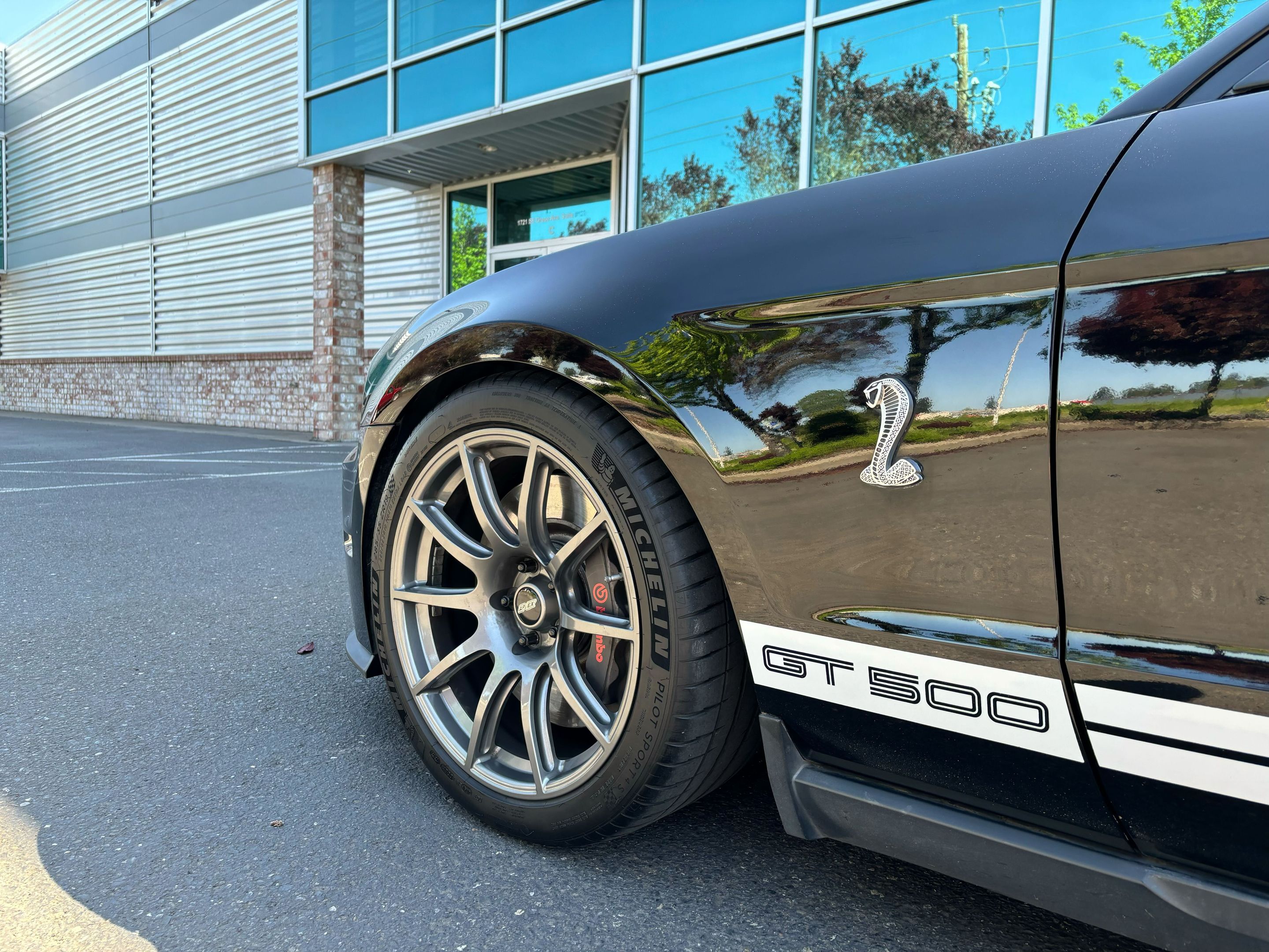 Black Ford S197 Mustang GT500 with 19"/18" SM-10 Apex wheels in Anthracite