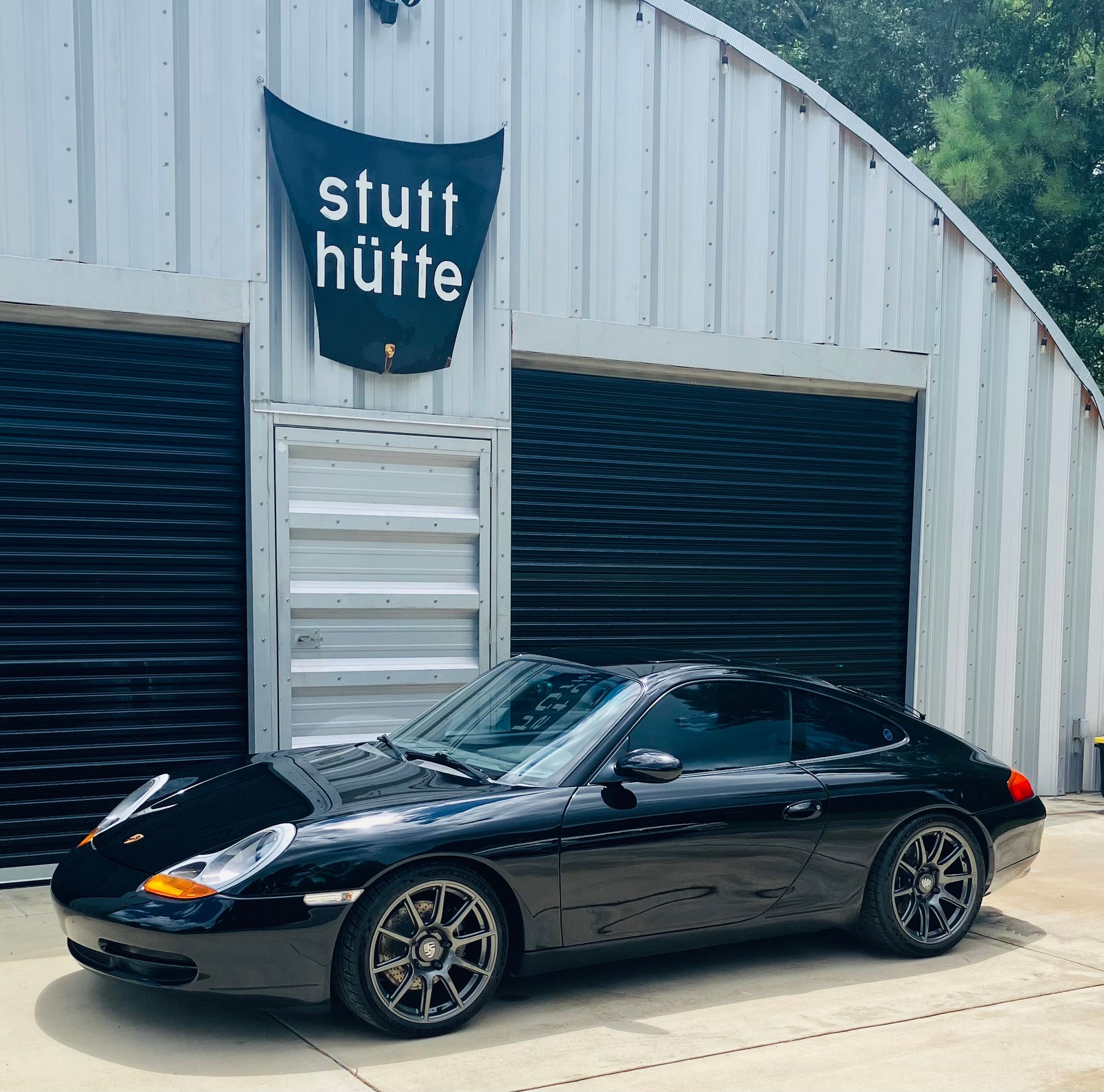 Black Porsche 911 996 Carrera with 18" SM-10 Apex wheels in Anthracite