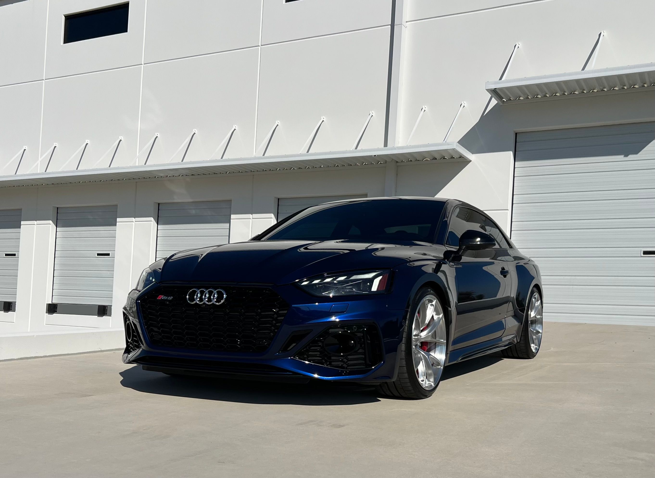 Blue Audi B9 RS 5 Coupe with 20" VS-5RS Apex wheels in Brushed Clear