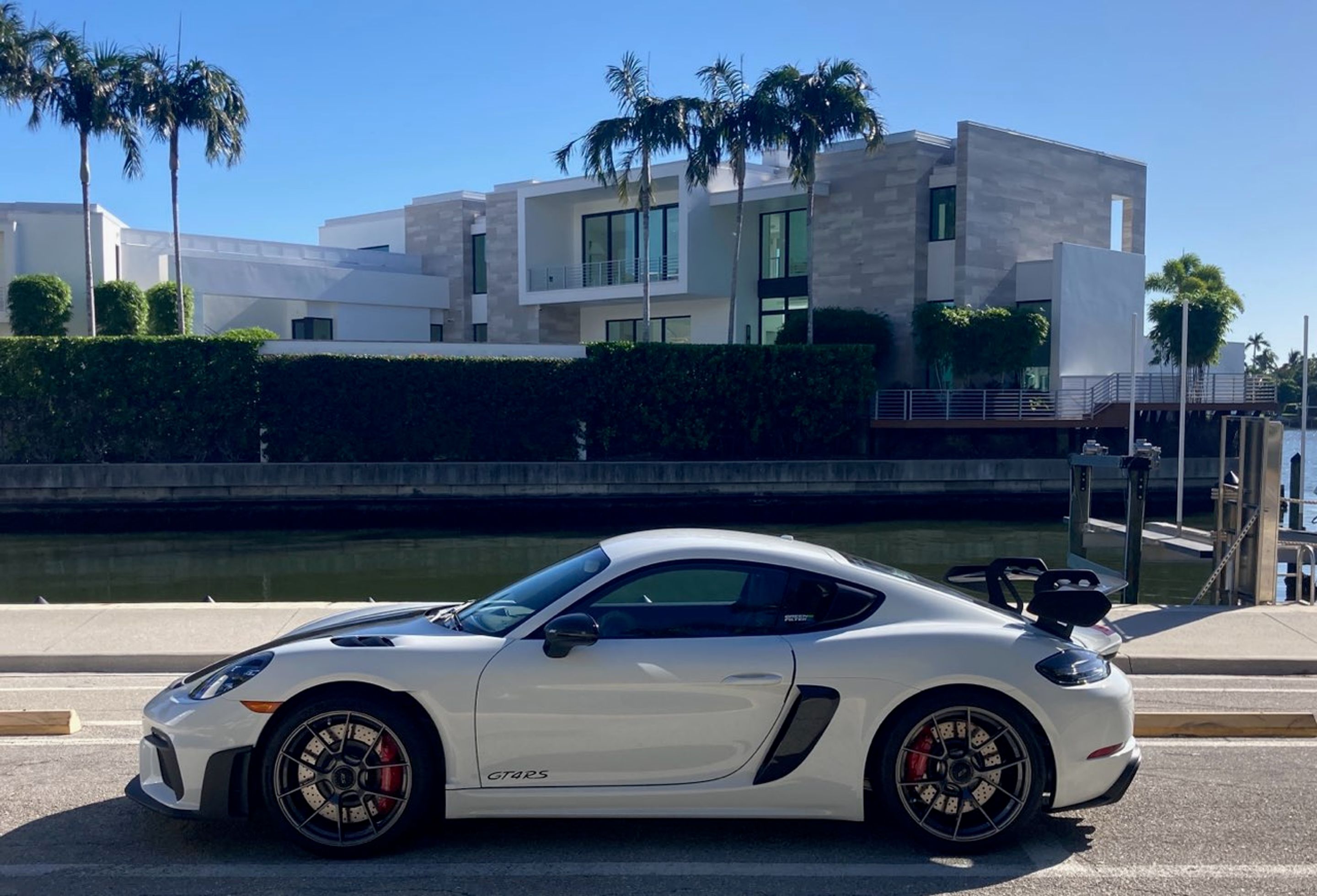 White Porsche 718 Cayman GT4 RS with 20" VS-5RS Apex wheels in Anthracite