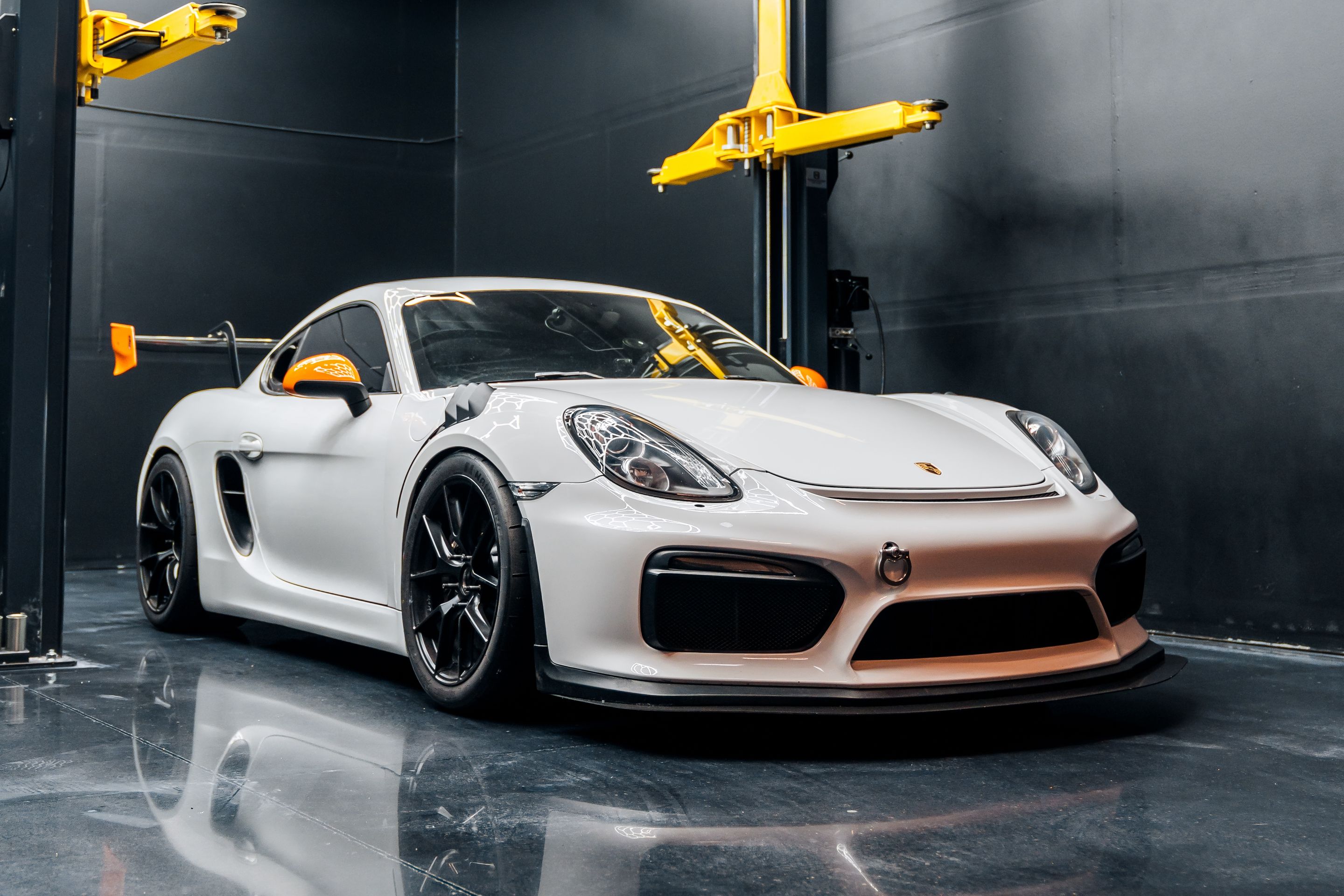White Porsche 981 Cayman Base with 19" VS-5RS Apex wheels in Satin Black