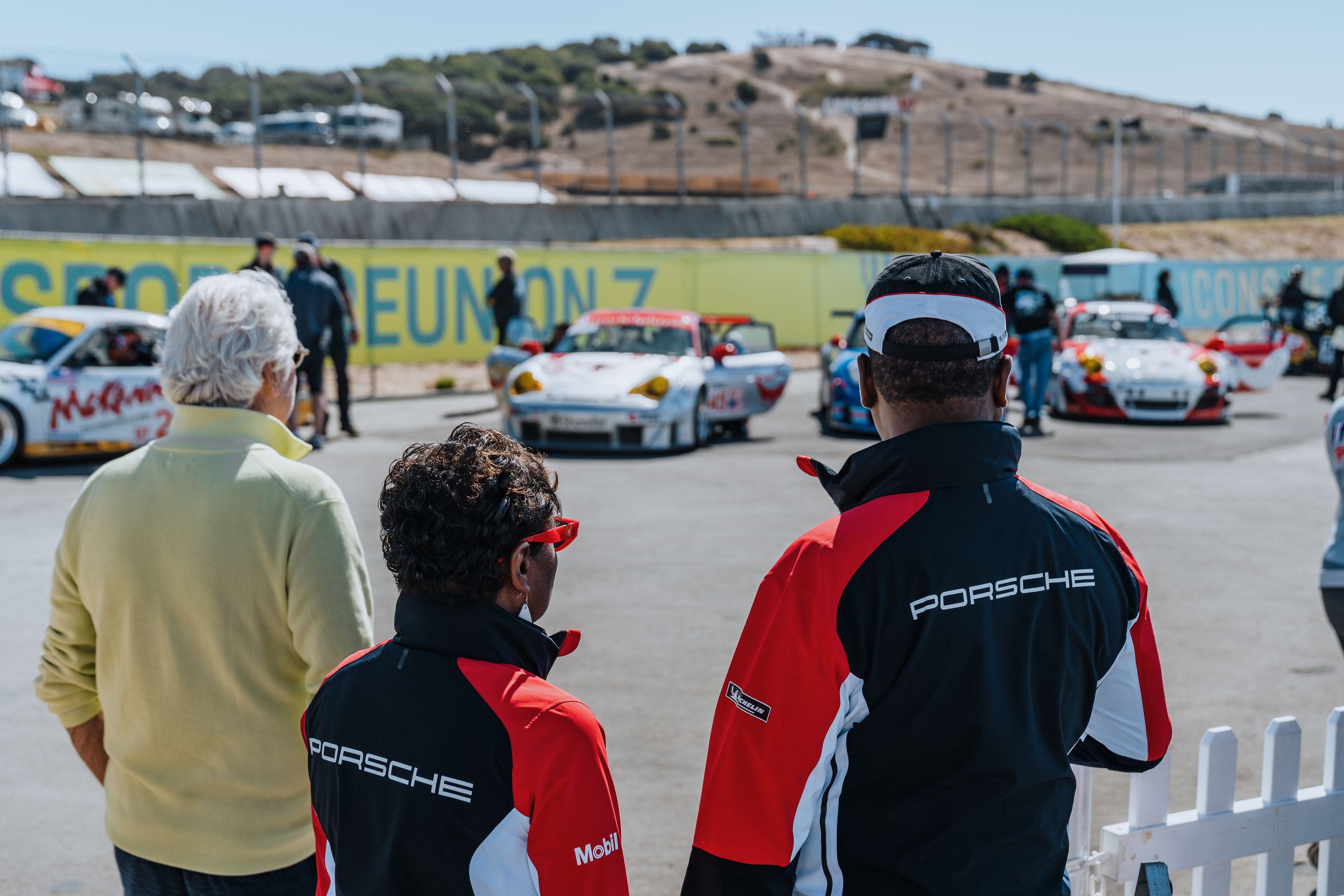 White Porsche 911 996 GT2 with 18" EC-7RS Apex wheels in Anthracite