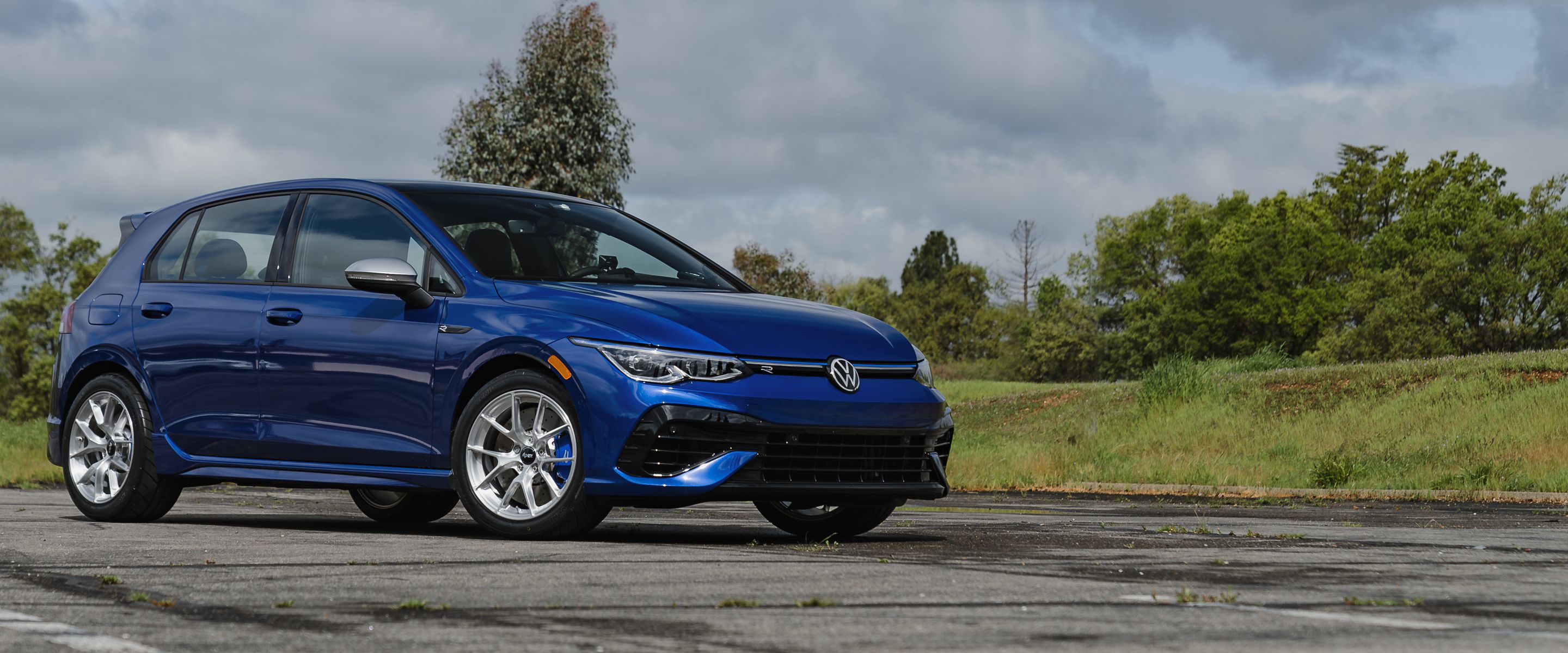 Blue VW MK8 Golf R with 17" VS-5RS Apex wheels in Brushed Clear