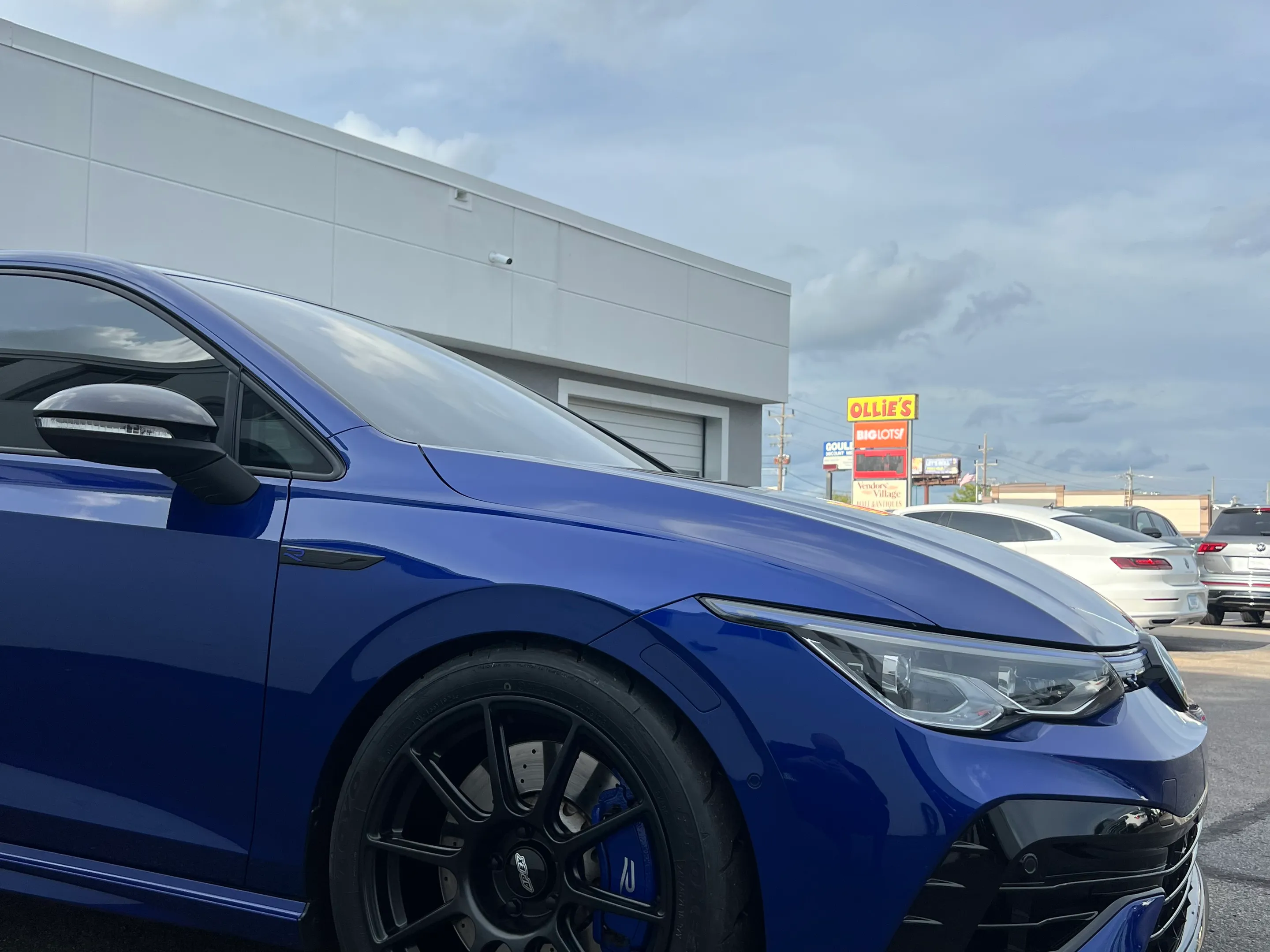 Blue VW MK8 Golf R with 18" SM-10 Apex wheels in Satin Black