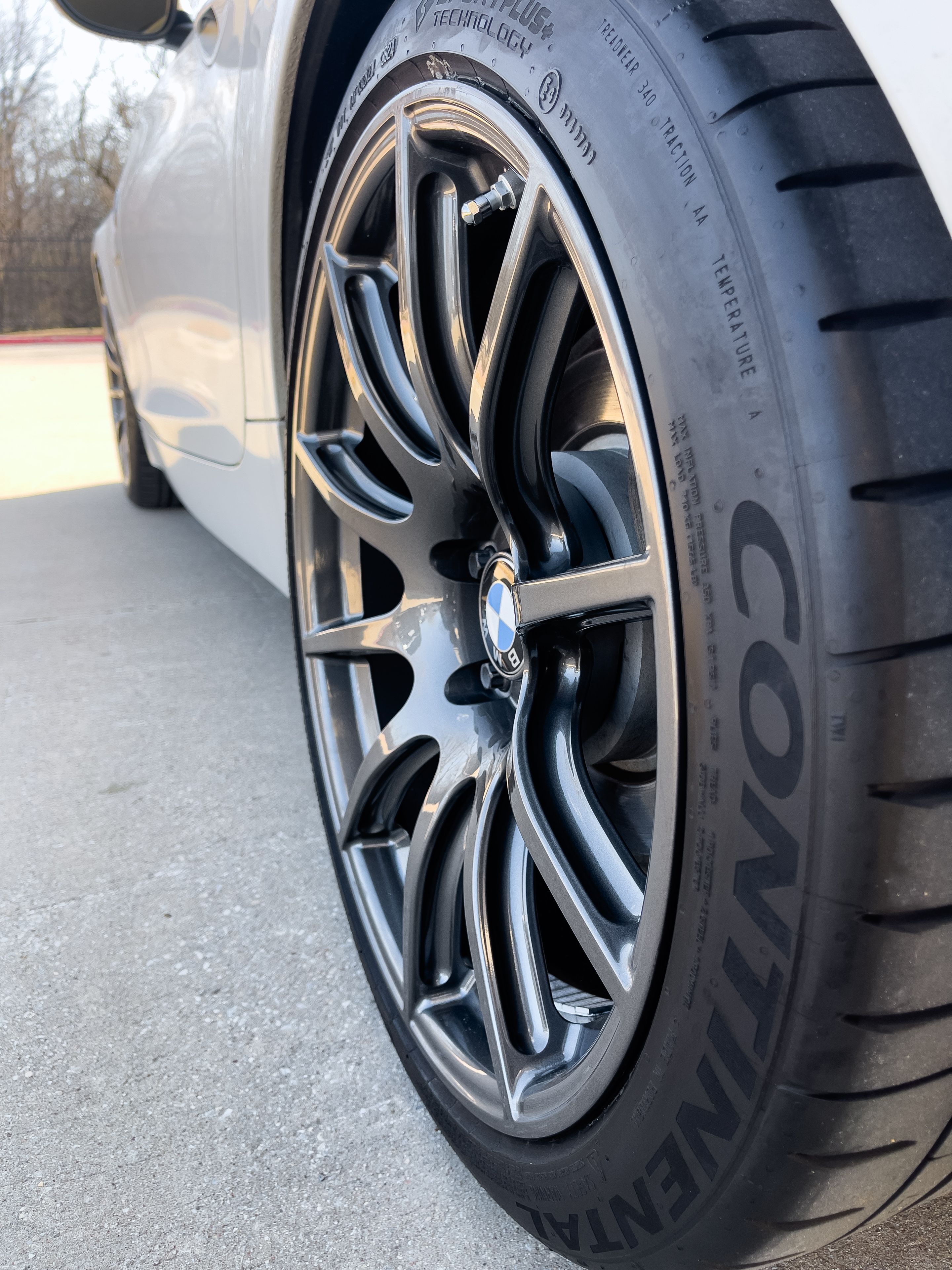 White BMW E89 Z4 with 19" SM-10 Apex wheels in Anthracite