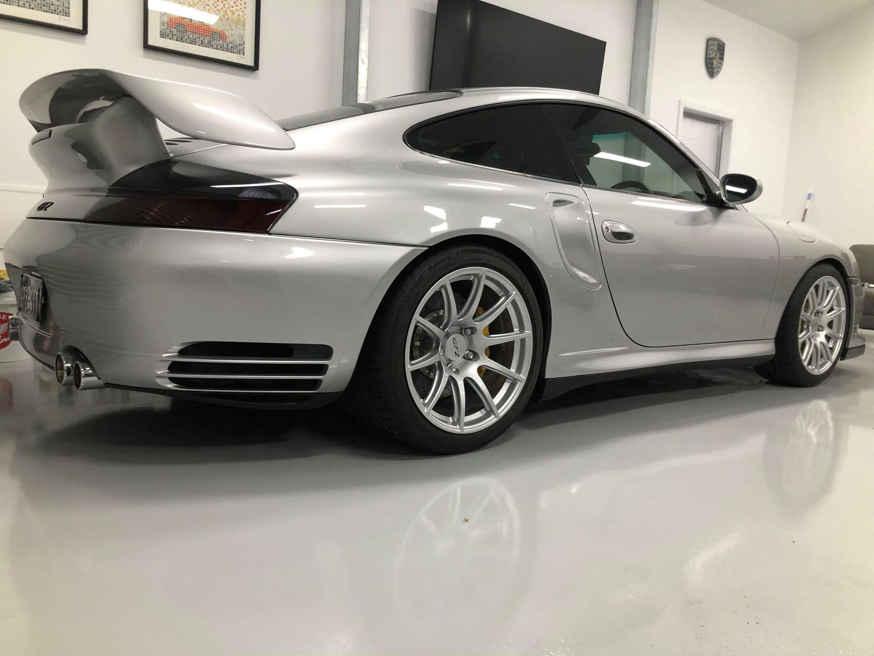 Silver Porsche 911 996 GT2 with 18" SM-10 Apex wheels in Race Silver