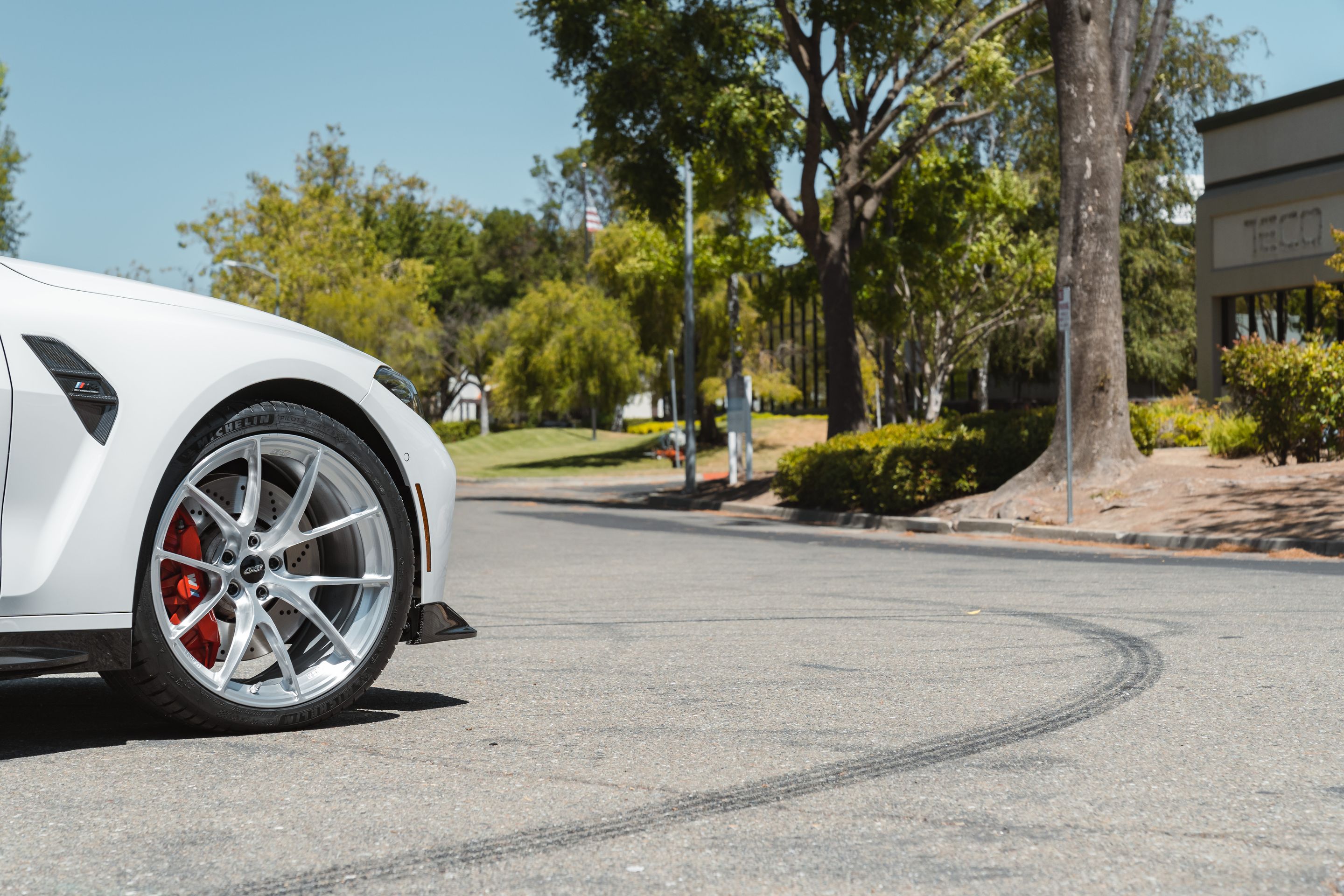 White BMW G82 Coupe M4 with 20" VS-5RS Apex wheels in Brushed Clear