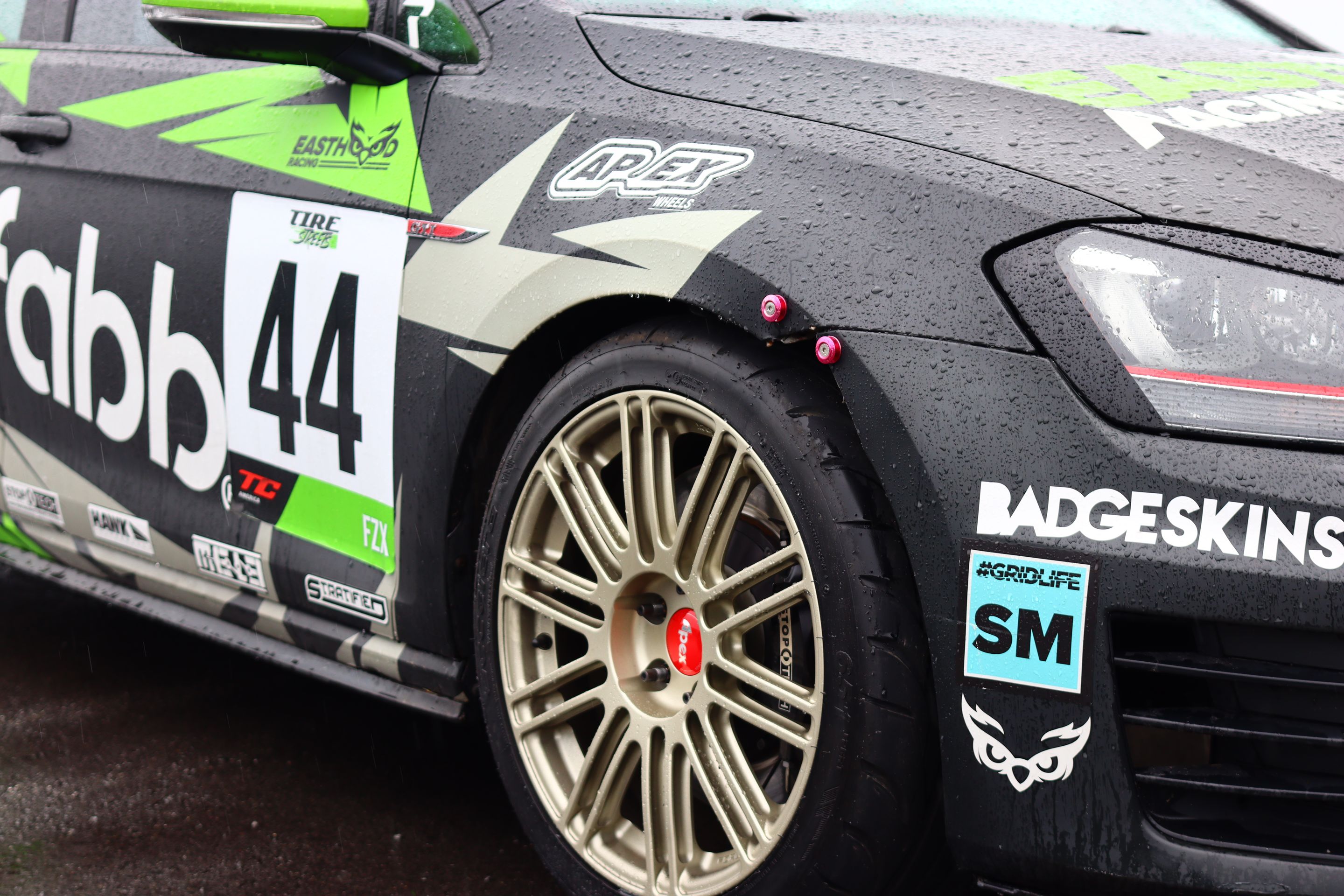 Race Livery VW MK7 GTI with 18" TC-10RT Apex wheels in Motorsport Gold