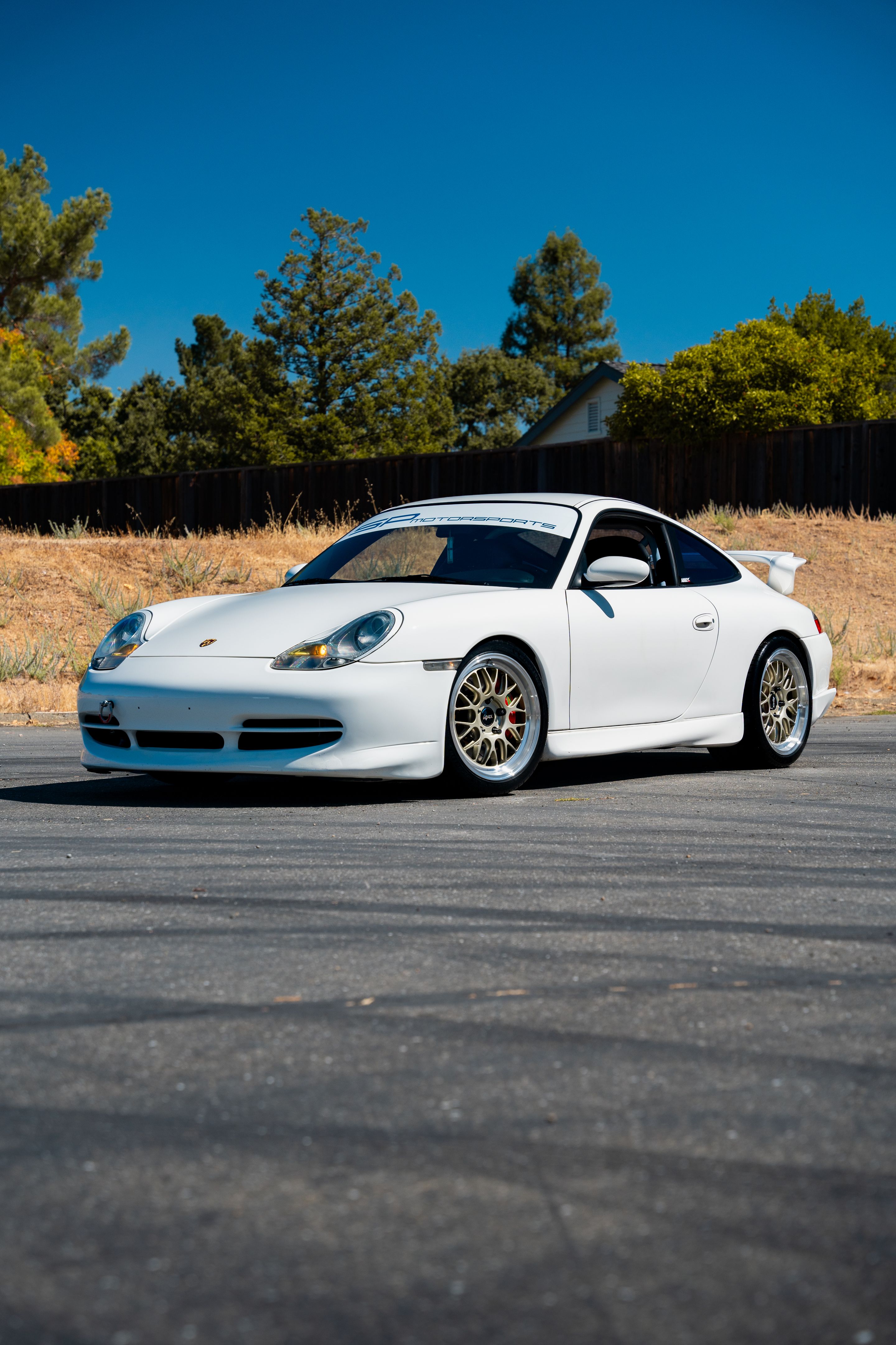 White Porsche 911 996 Carrera with 18" ML-10RT Apex wheels in Machined Lip Gloss Motorsport Gold