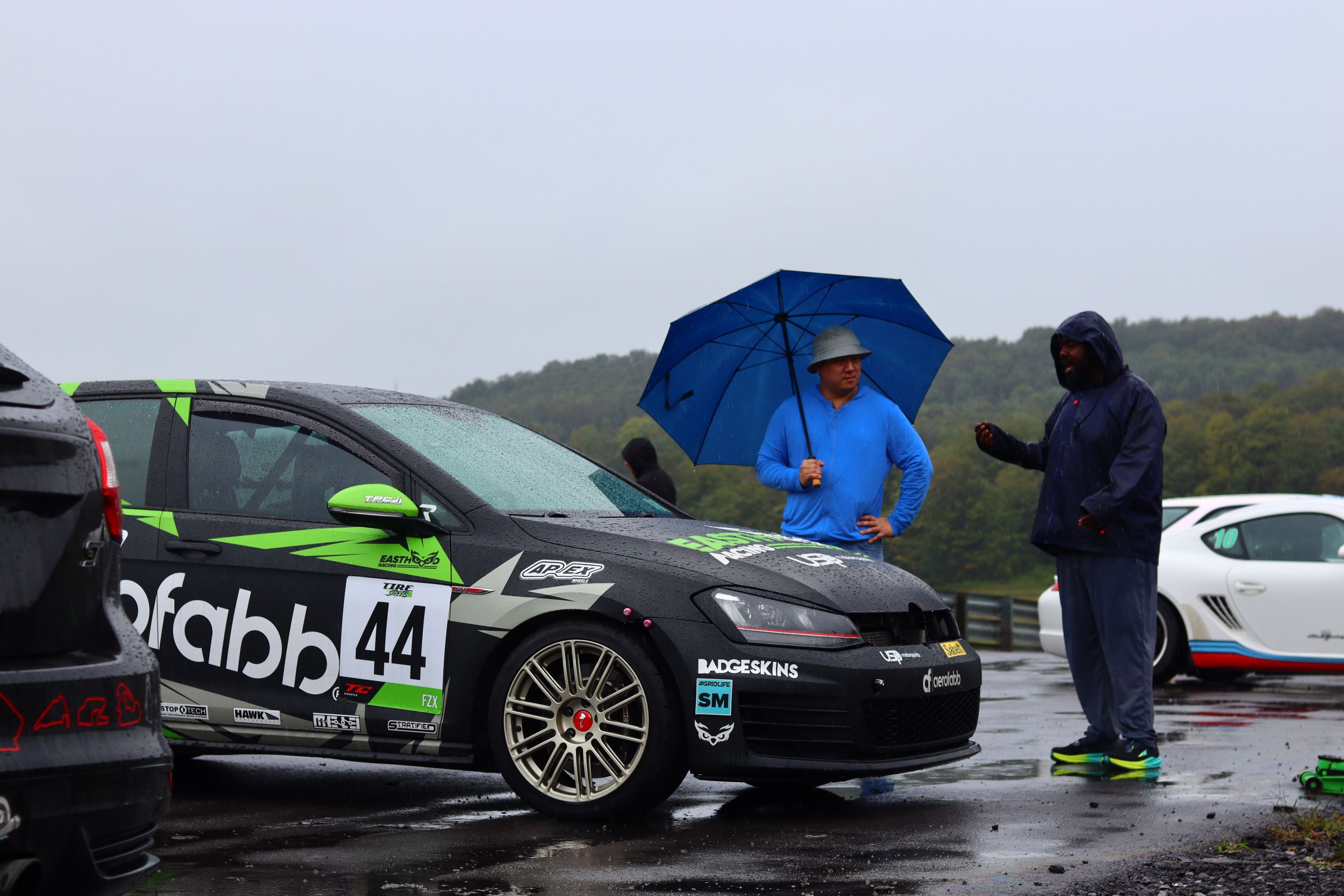 Race Livery VW MK7 GTI with 18" TC-10RT Apex wheels in Motorsport Gold