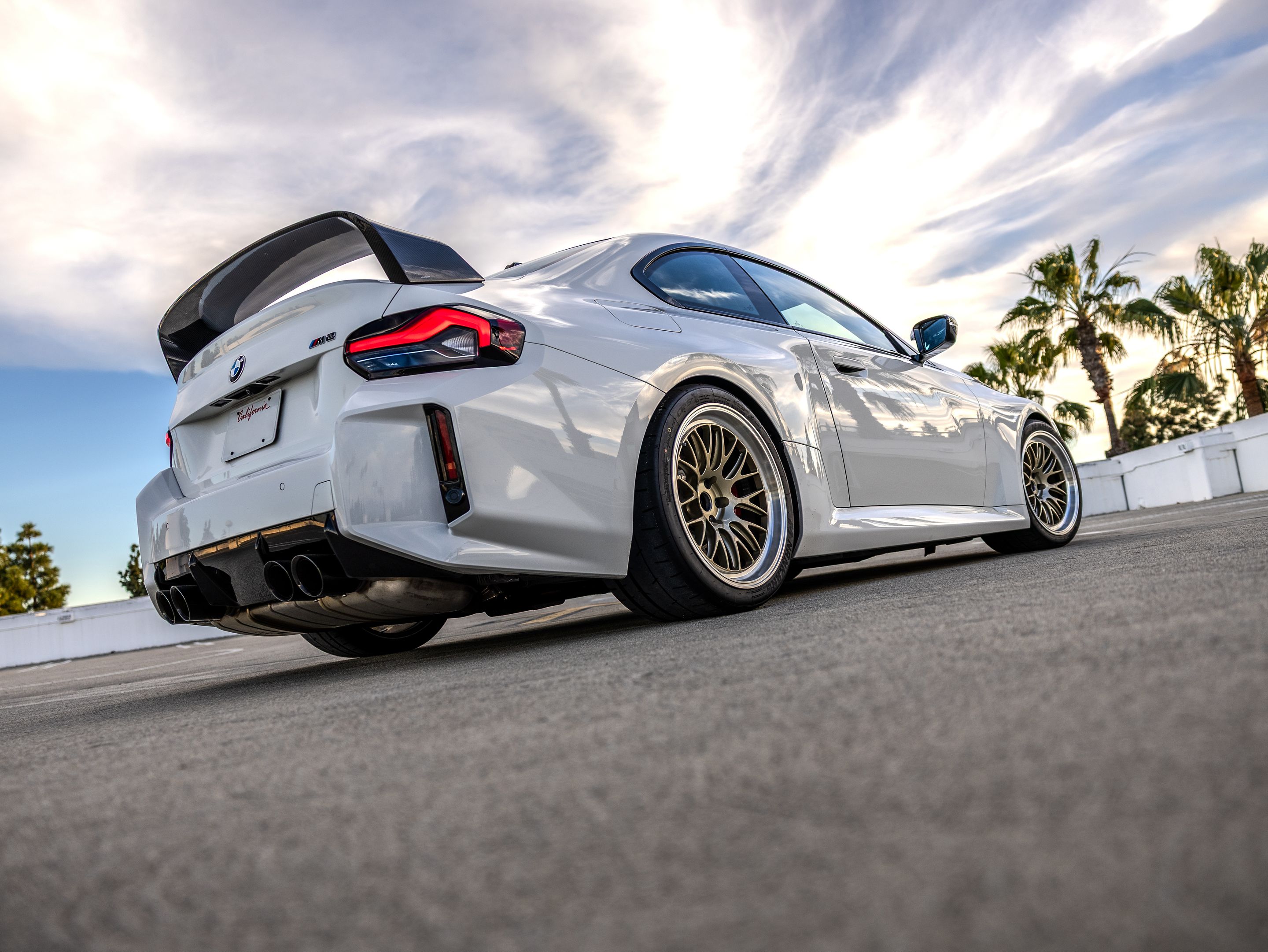 White BMW G87 M2 with 19" ML-10RT Apex wheels in Machined Lip Gloss Motorsport Gold