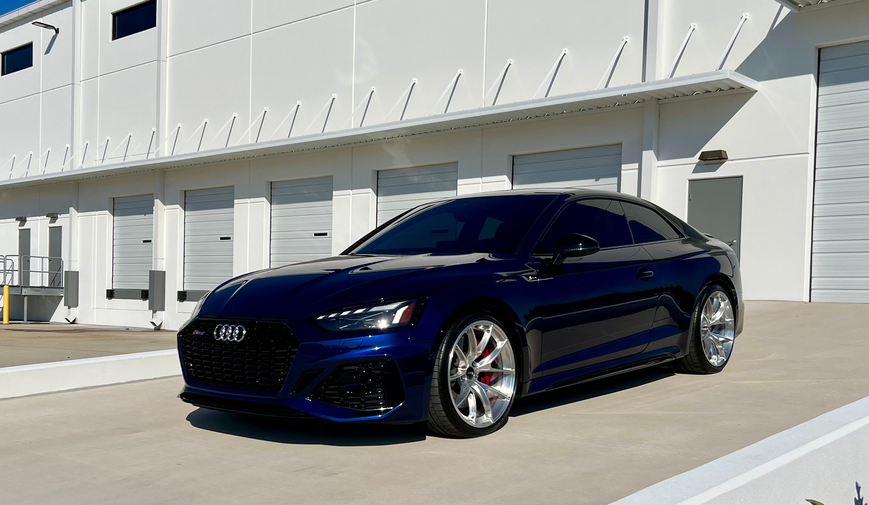 Blue Audi B9 RS 5 Coupe with 20" VS-5RS Apex wheels in Brushed Clear