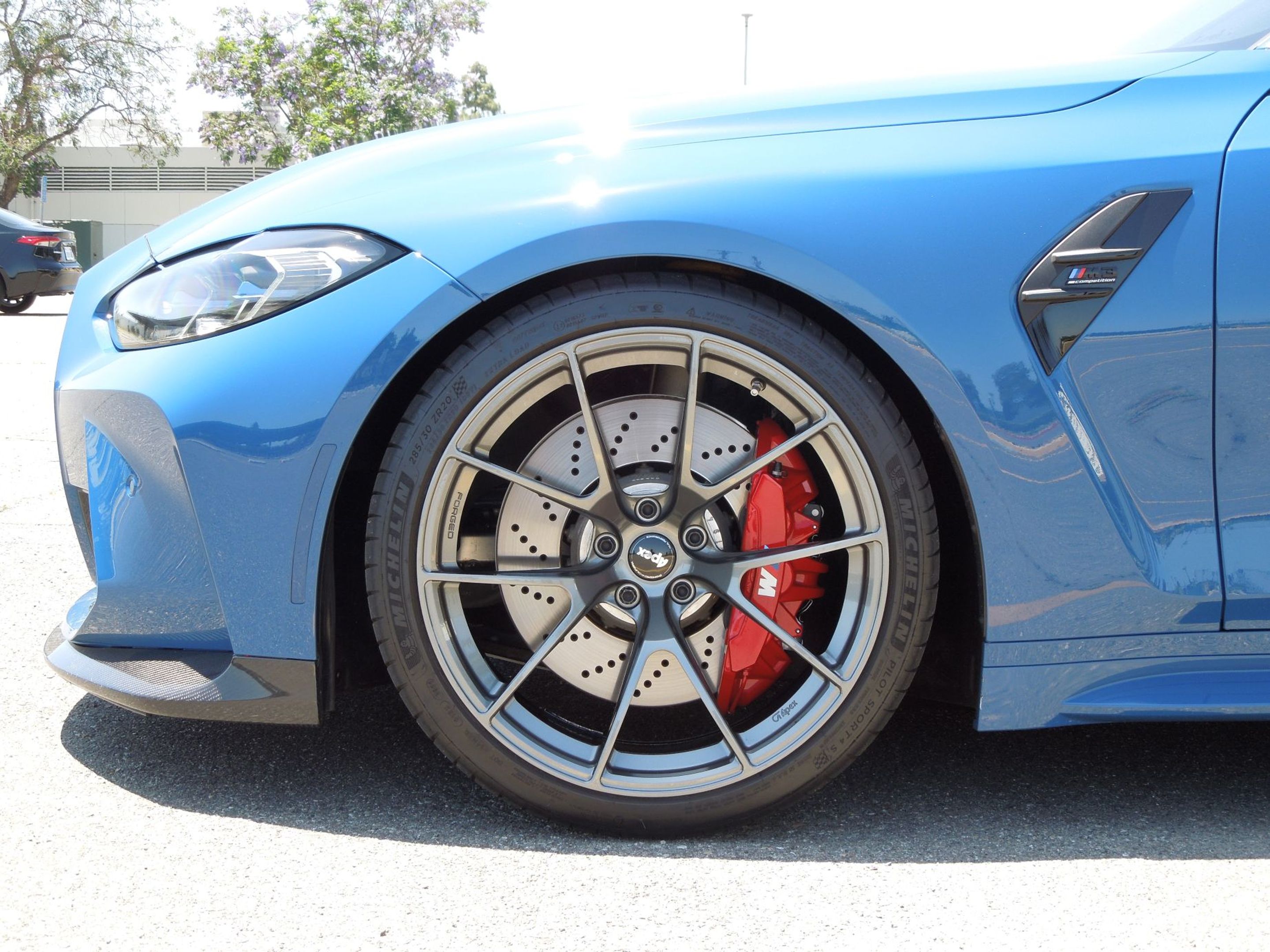 Blue BMW G80 M3 with 20" VS-5RS Apex wheels in Anthracite
