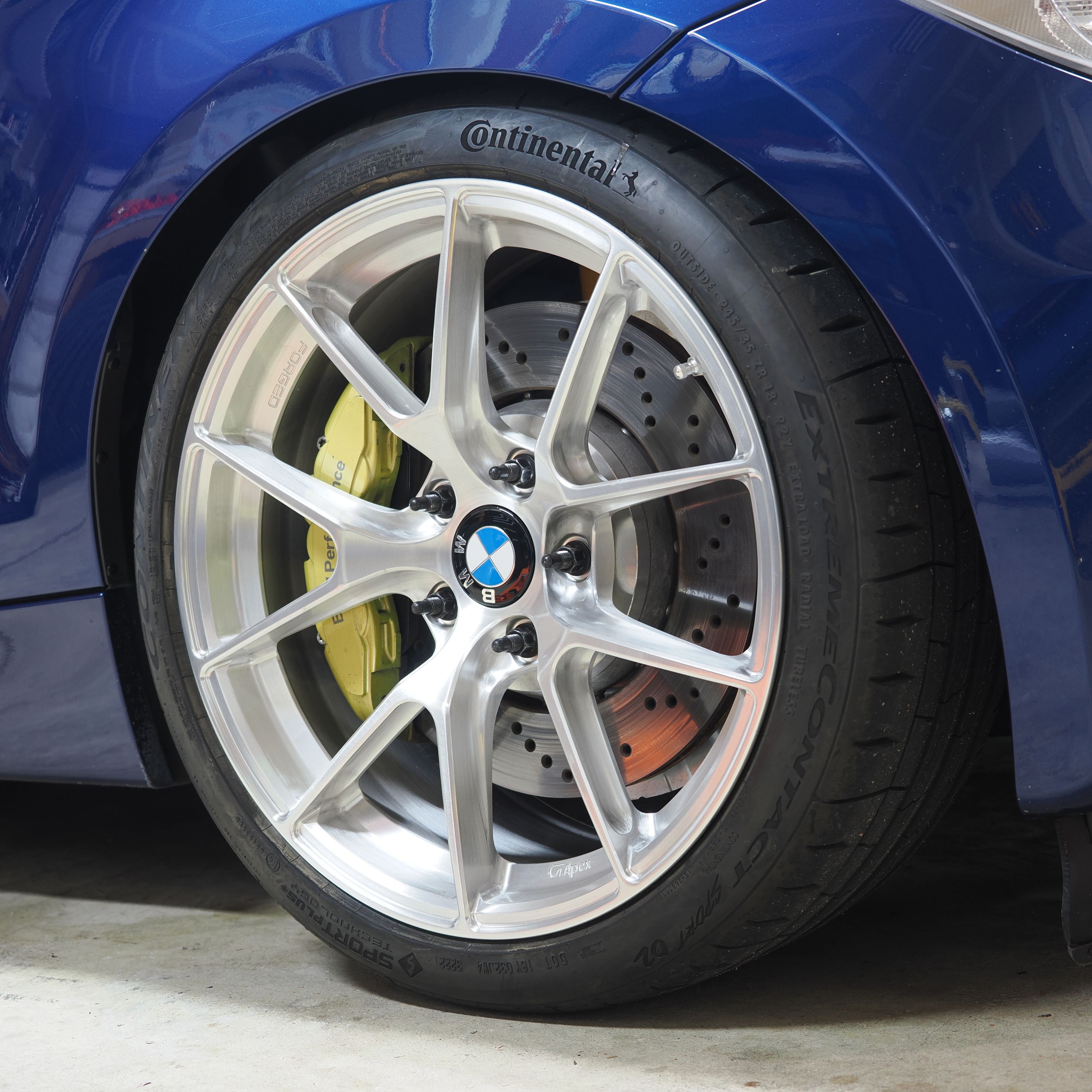 Blue BMW E82 Coupe 1 Series with 18" VS-5RS Apex wheels in Brushed Clear