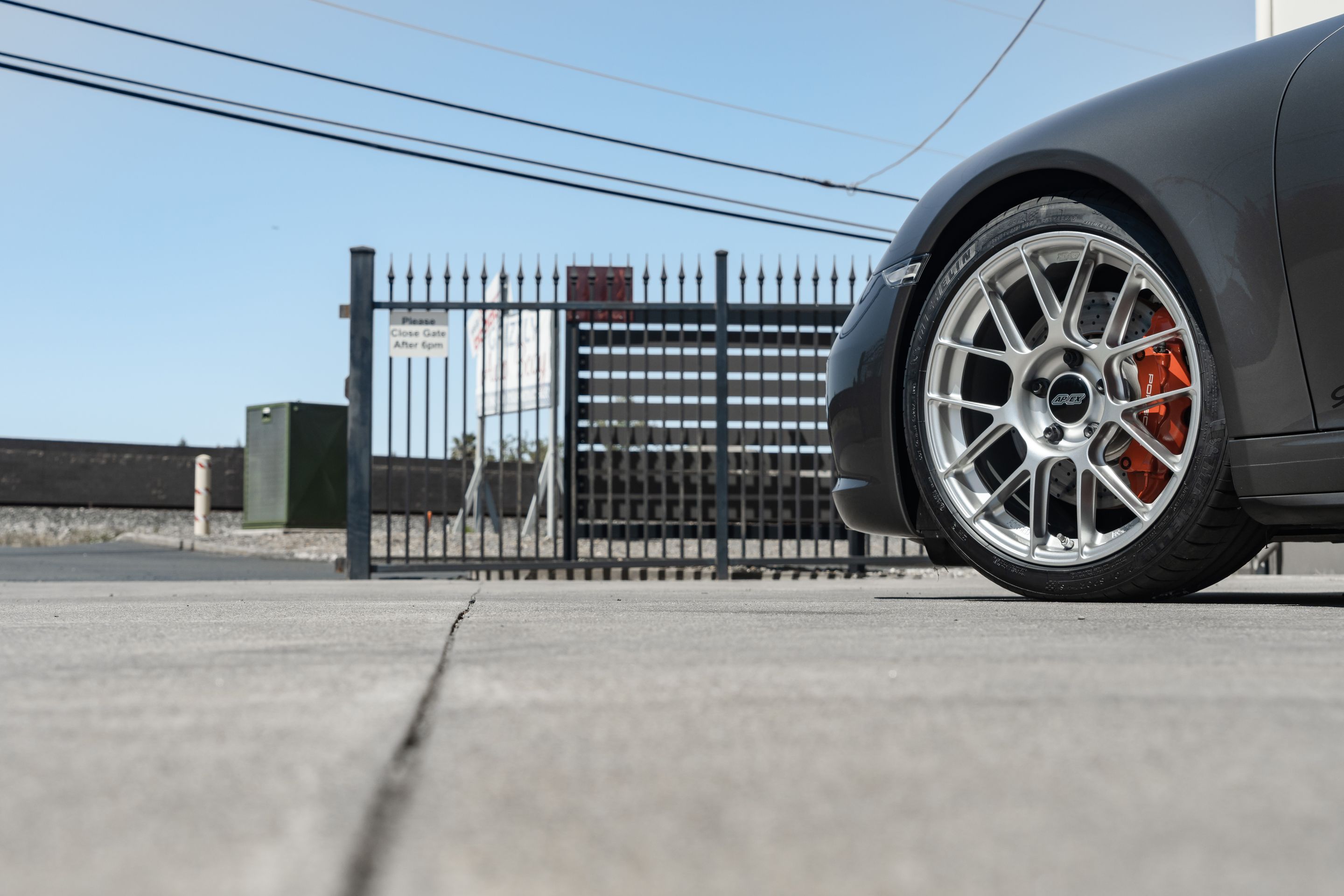 Grey Porsche 911 991.2 Carrera 4S with 19" EC-7RS Apex wheels in Race Silver