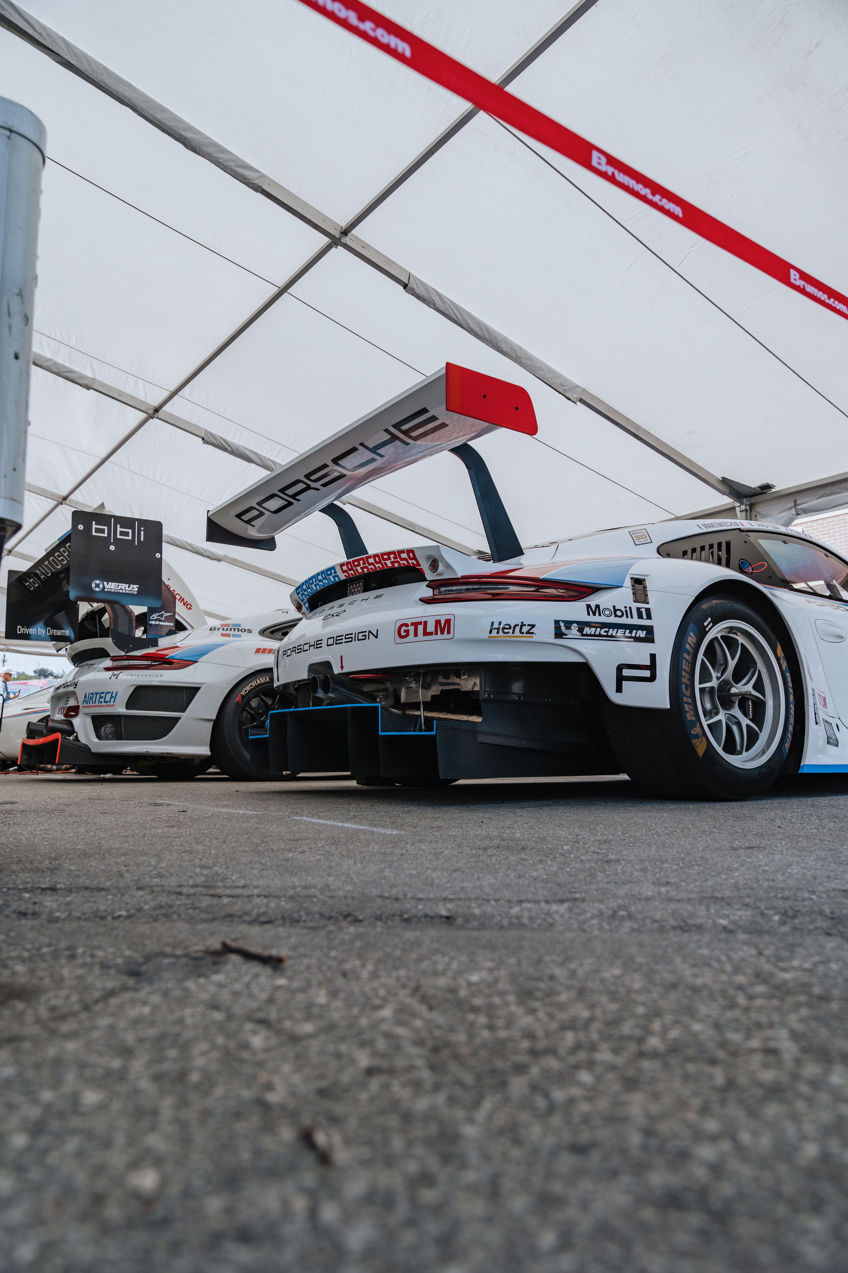 White Porsche 911 996 GT2 with 18" EC-7RS Apex wheels in Anthracite