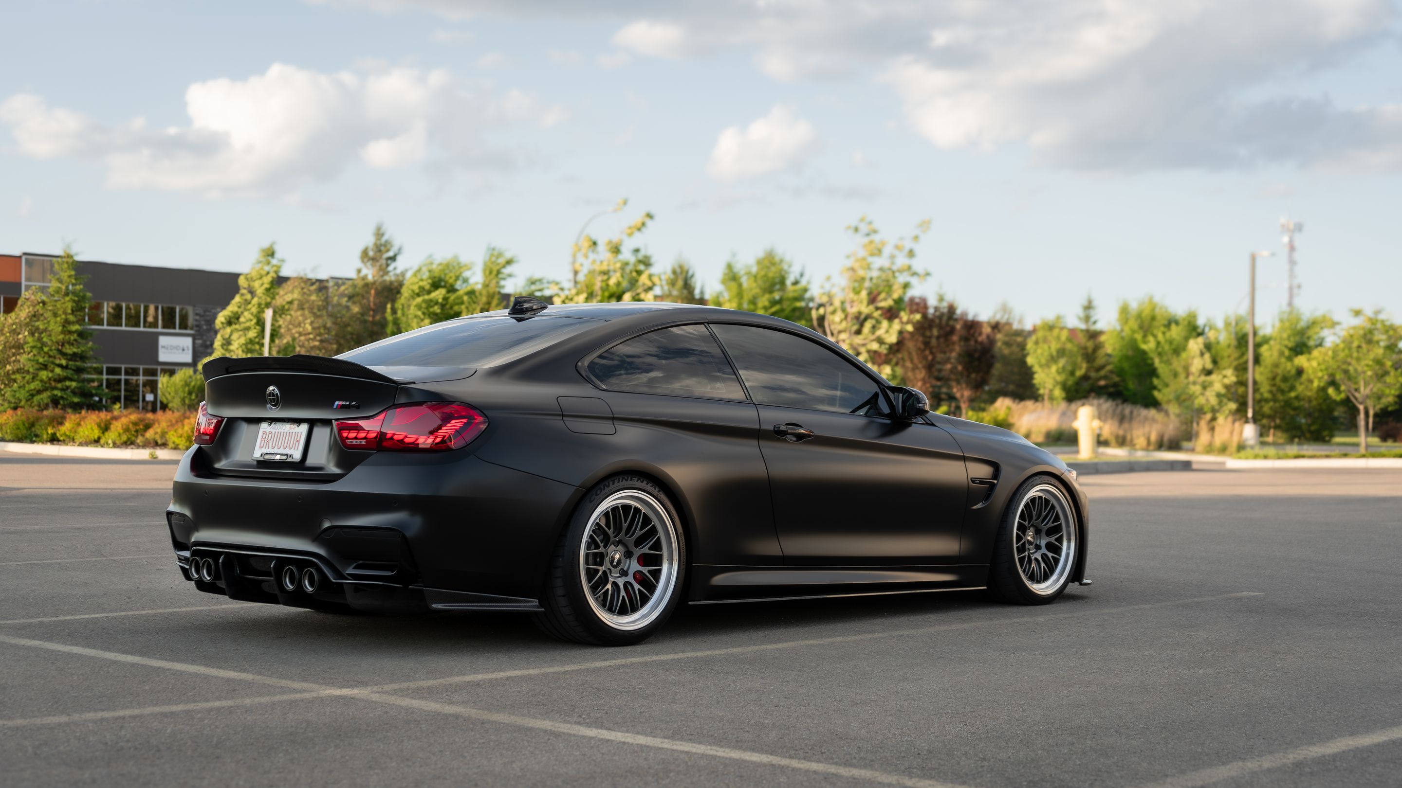Black BMW F82 Coupe M4 with 19" ML-10RT Apex wheels in Machined Lip Anthracite
