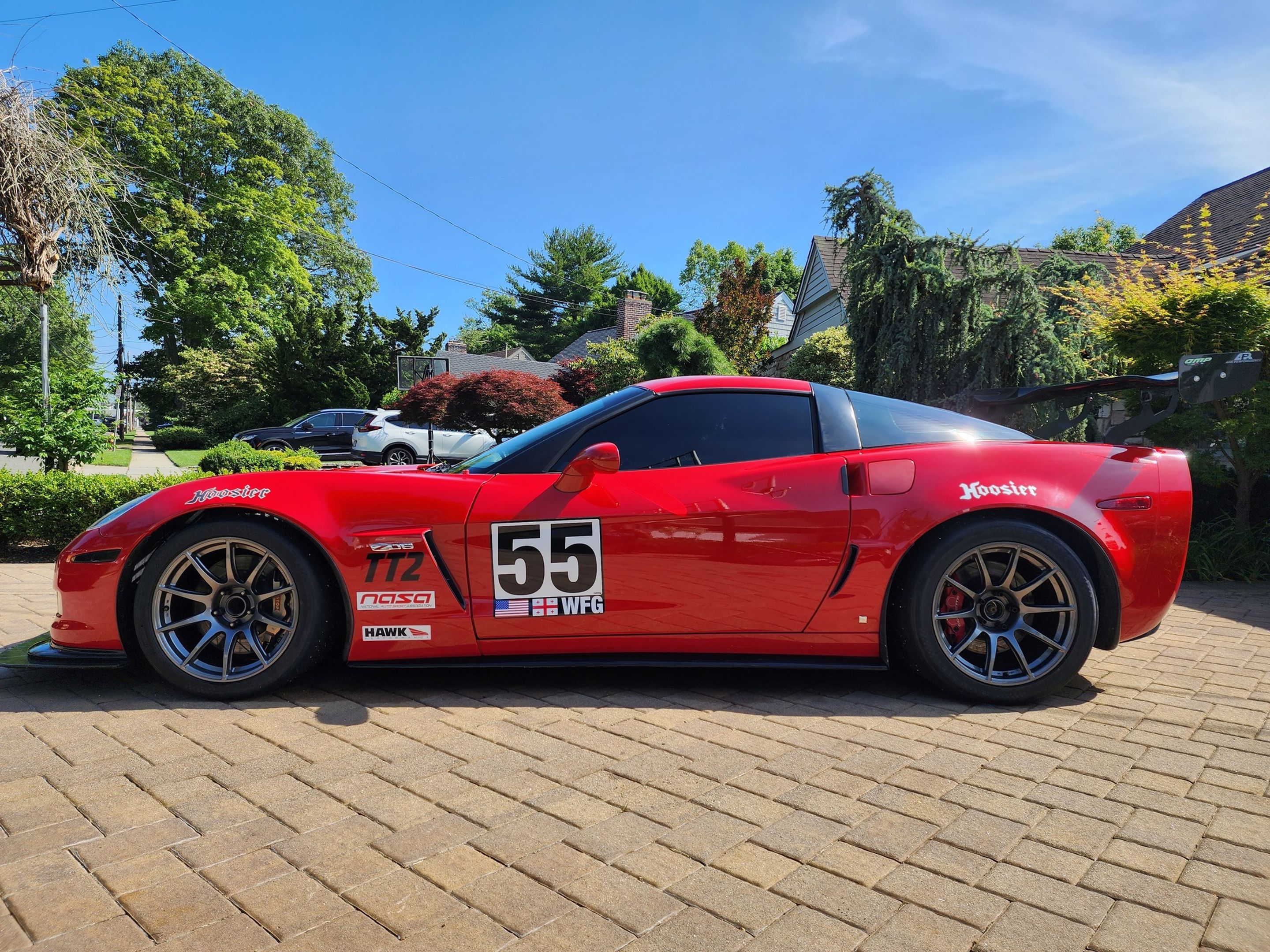 Red Chevrolet C6 Corvette Z06 with 18" SM-10 Apex wheels in Anthracite