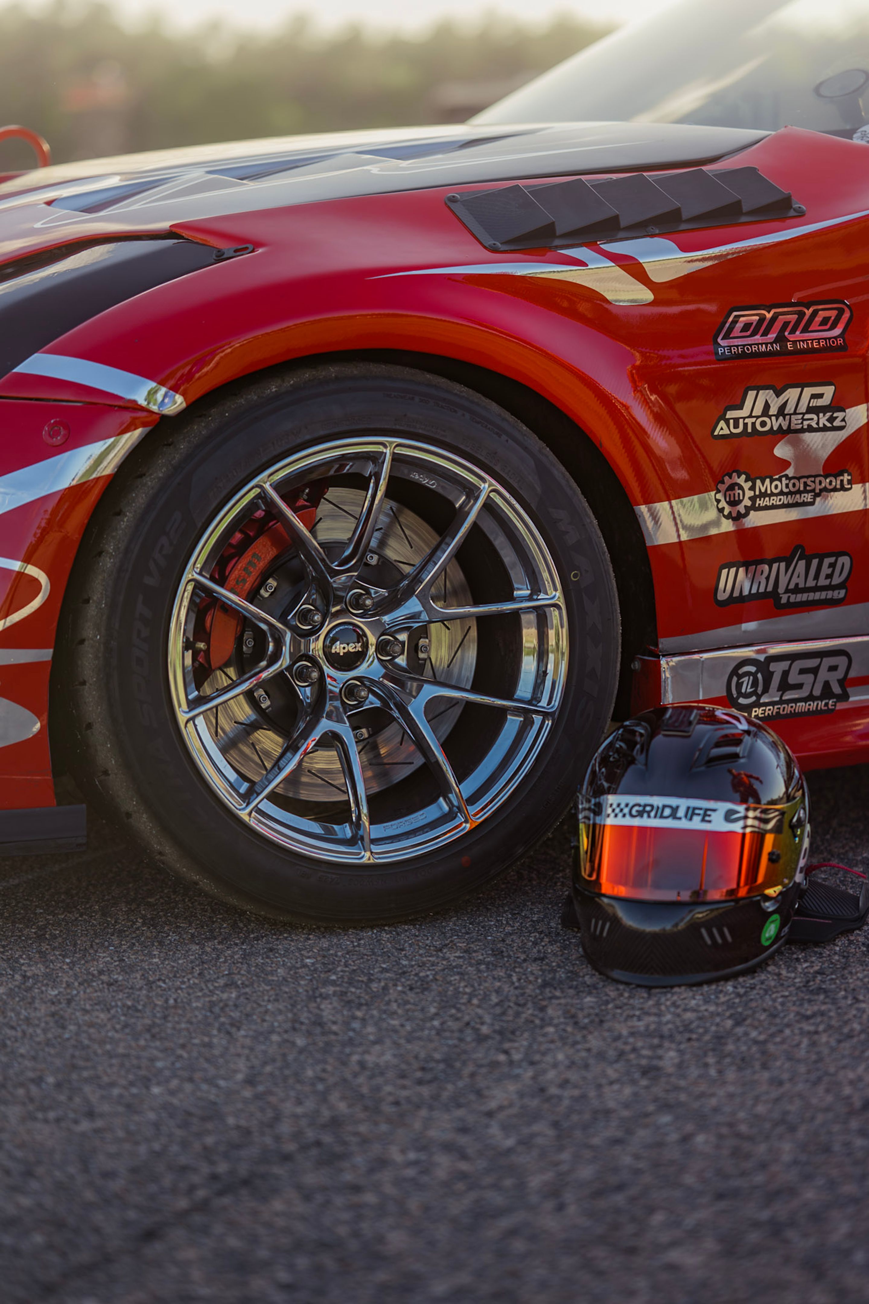Race Livery Nissan 350Z with 18" VS-5RS Apex wheels in Custom Finish