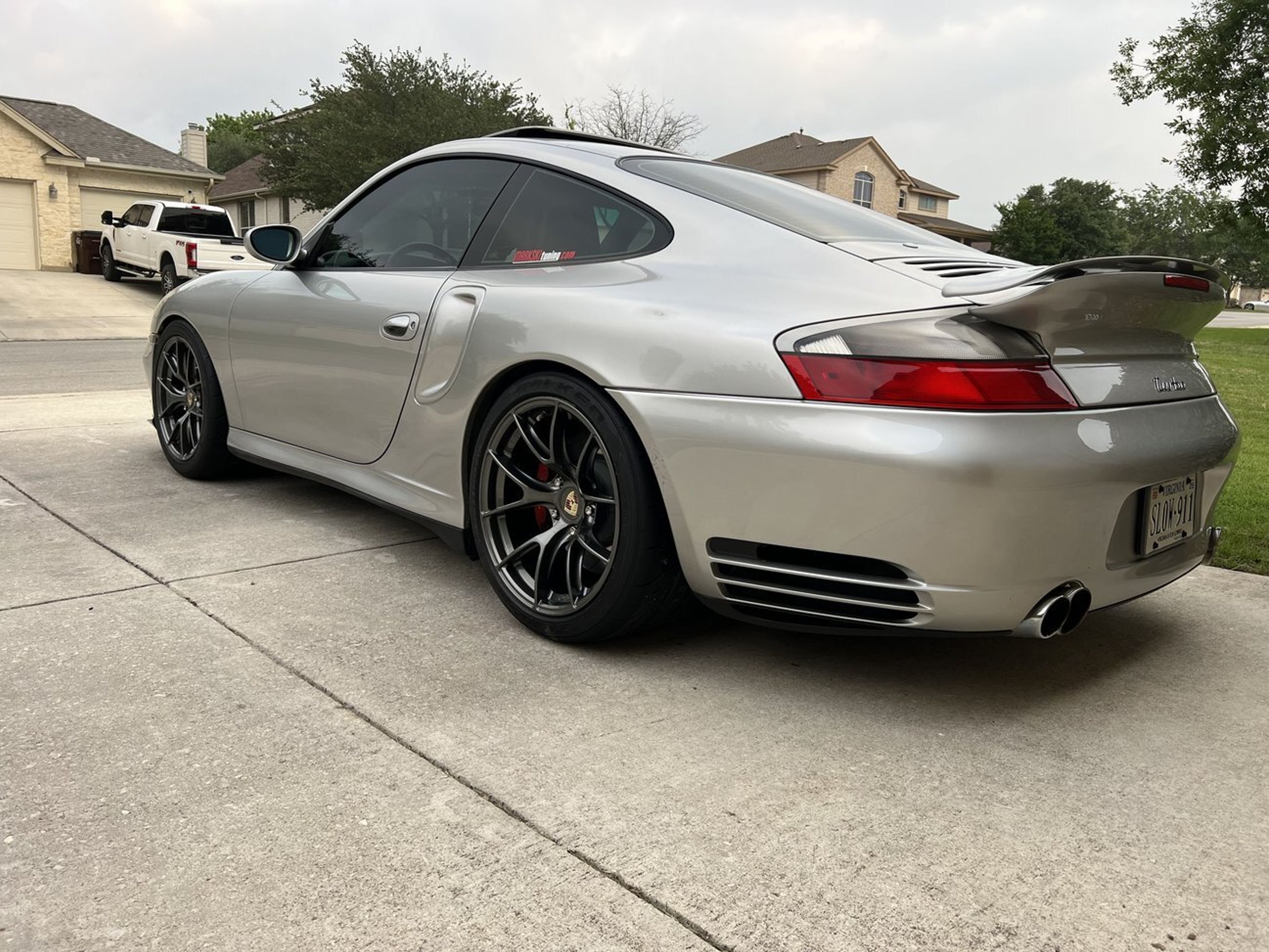 Silver Porsche 911 996 Turbo with 18" VS-5RS Apex wheels in Anthracite