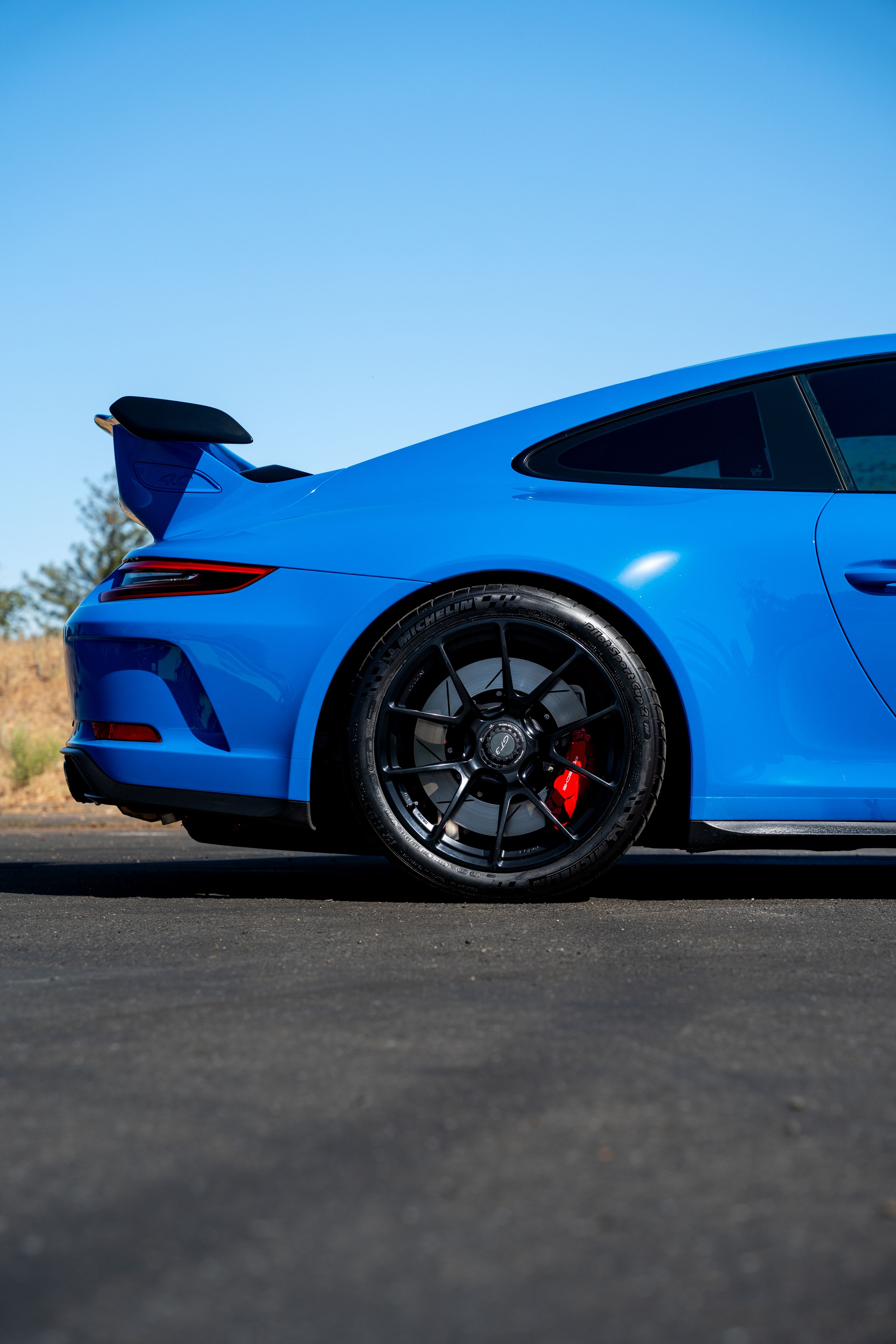 Blue Porsche 911 991.2 GT3 with 19" VS-5RE Apex wheels in Satin Black