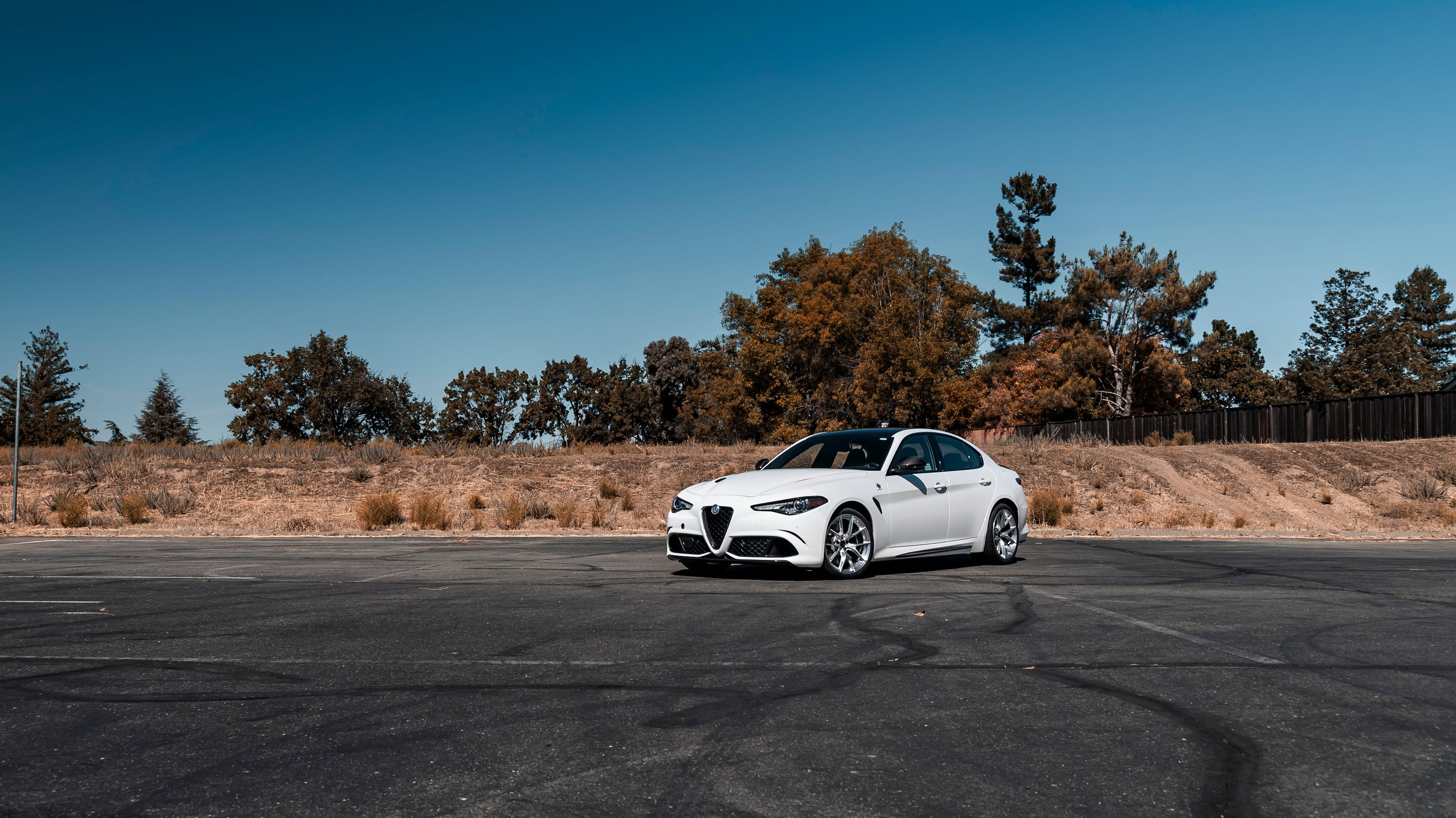 White Alfa Romeo Giulia Quadrifoglio with 19" VS-5RS Apex wheels in Brushed Clear