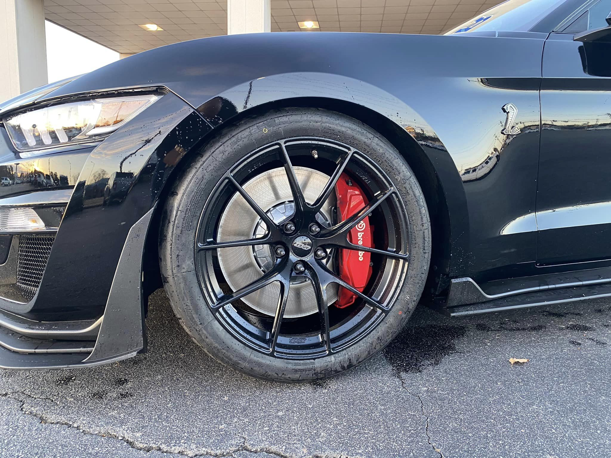 Black Ford S550 Mustang GT500 with 20" VS-5RS Apex wheels in Satin Black