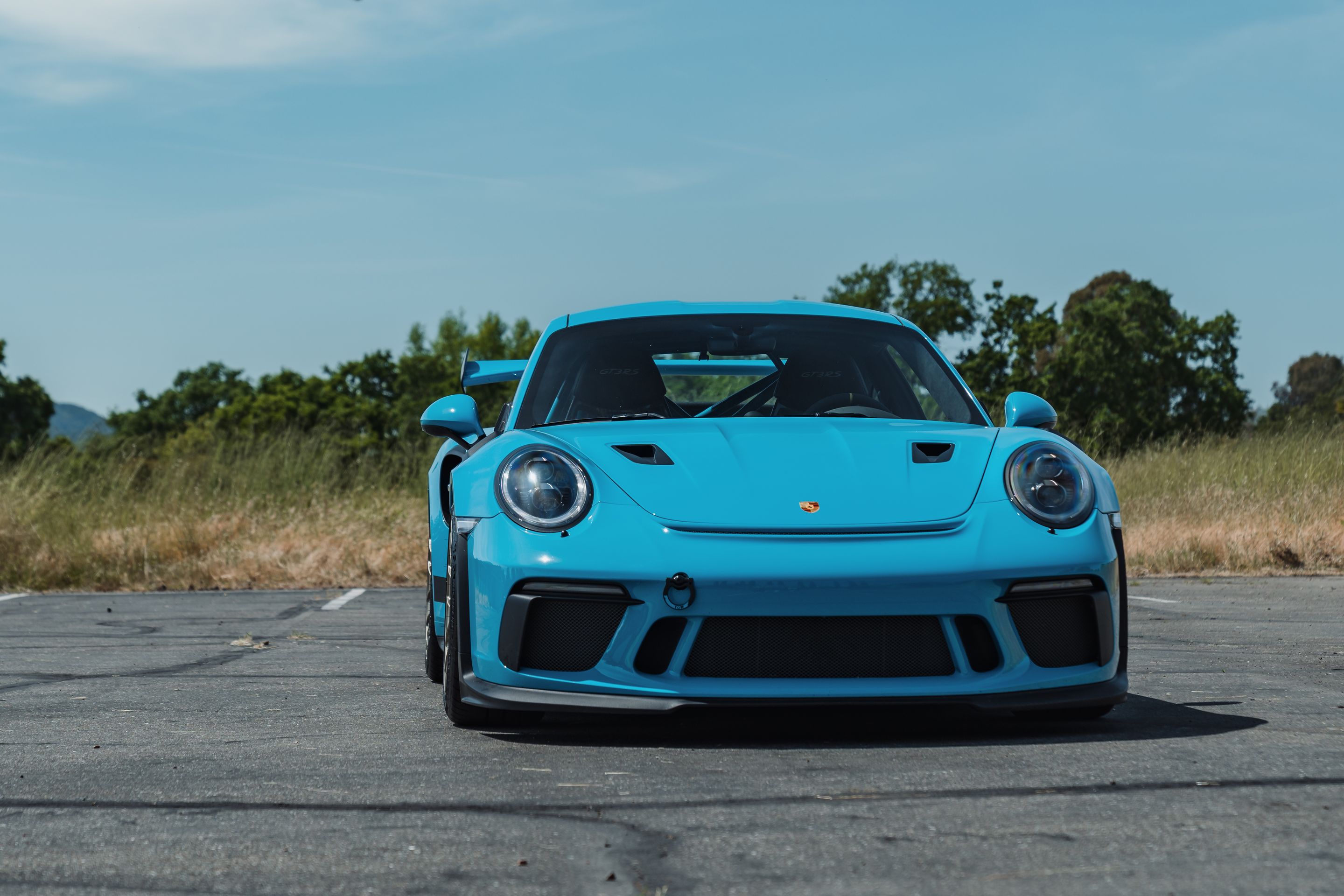 Blue Porsche 911 991.2 GT3 RS with 19" EC-7RS Apex wheels in Motorsport Gold