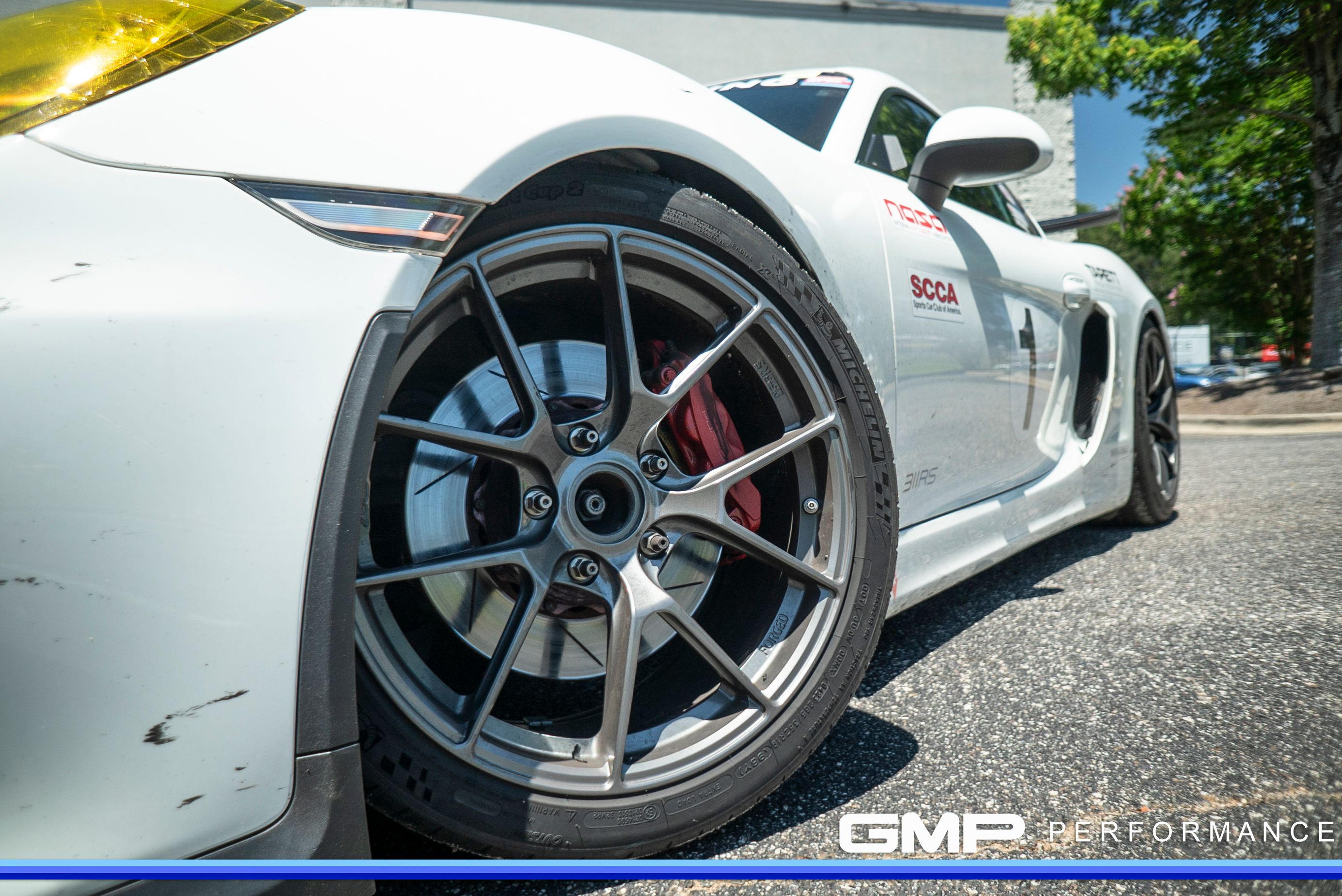 White Porsche 981 Cayman S with 19" VS-5RS Apex wheels in Anthracite