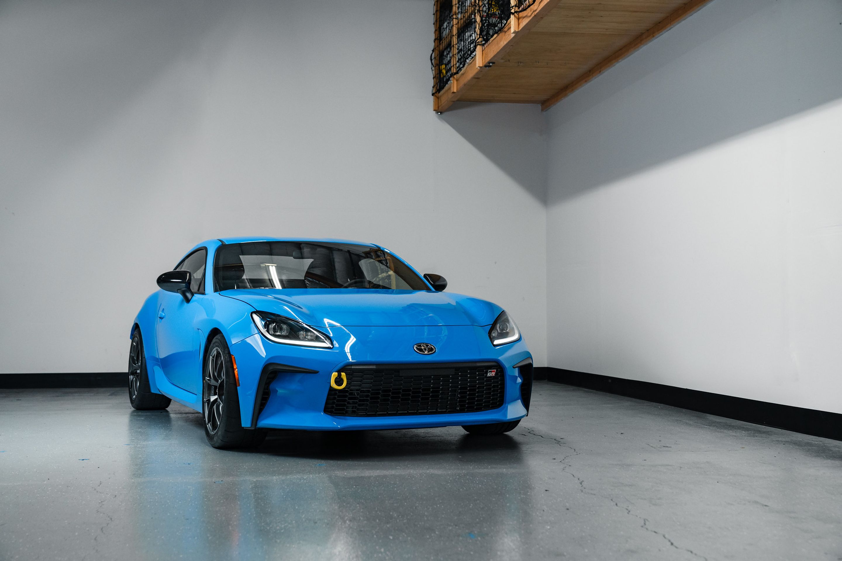 Blue Toyota GR86 with 17" VS-5RS Apex wheels in Anthracite