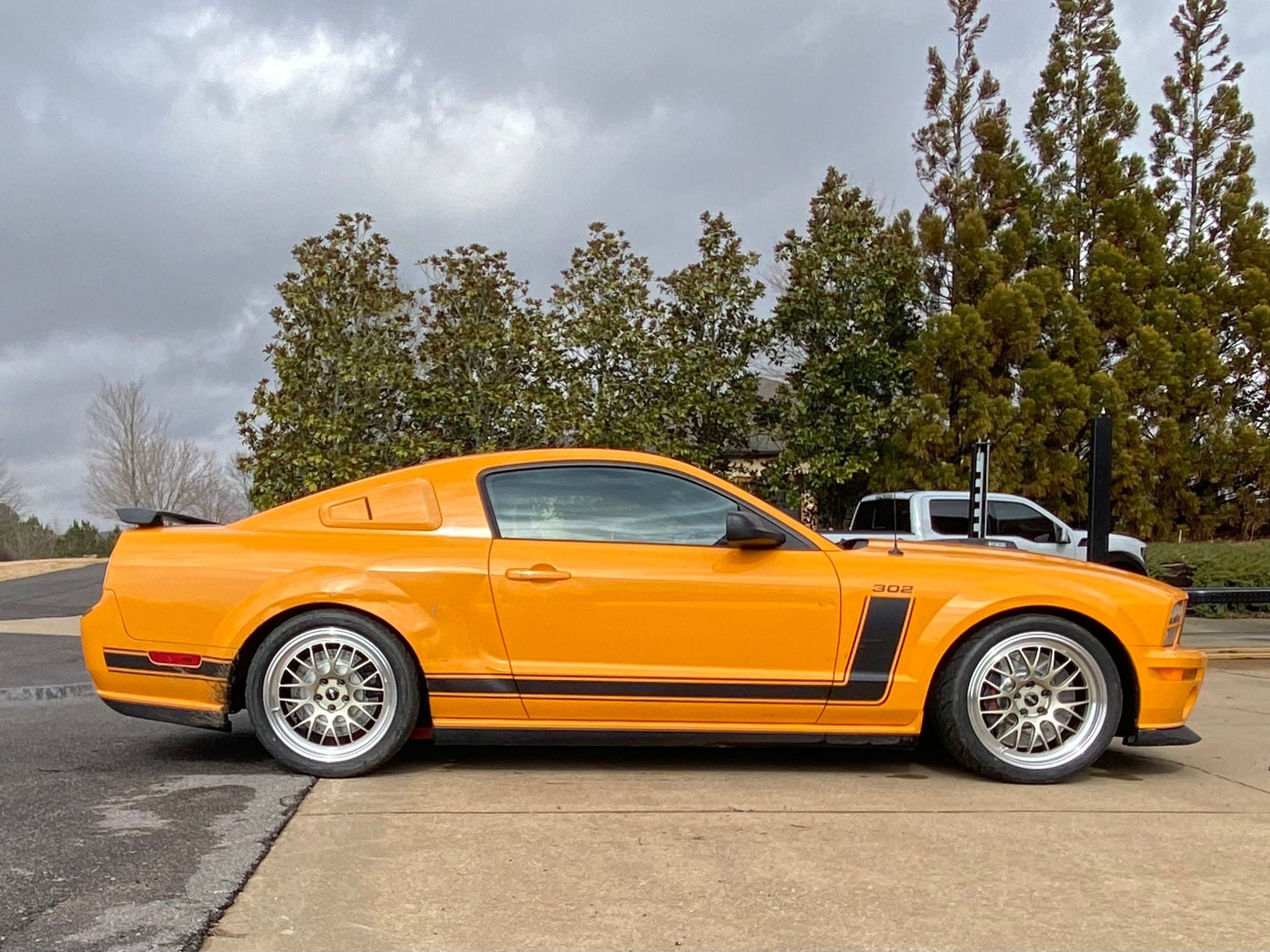 Ford S197 Mustang GT with 19