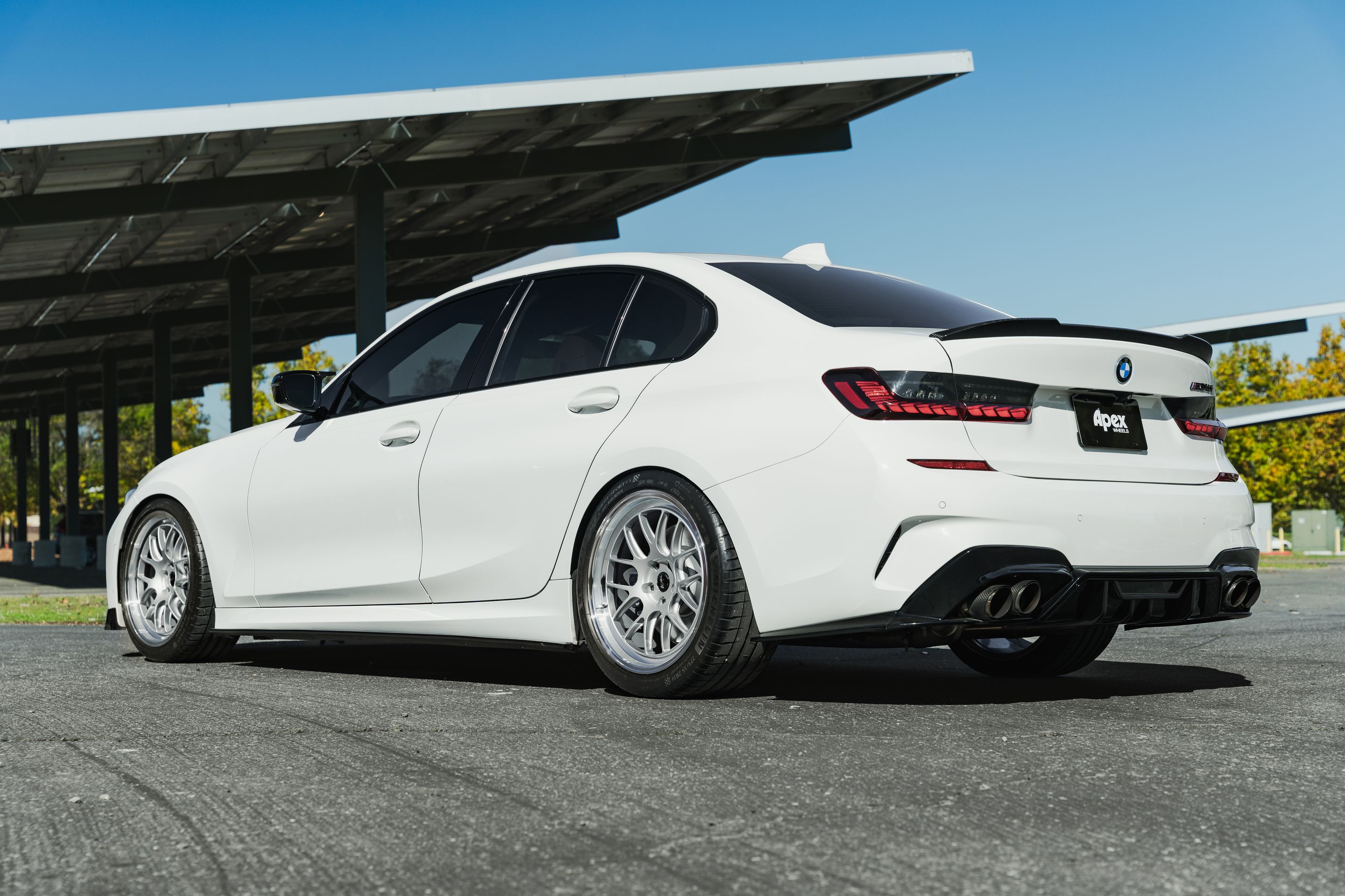 White BMW G20 Sedan 3 Series with 19" ML-7RT Apex wheels in Machined Lip Race Silver