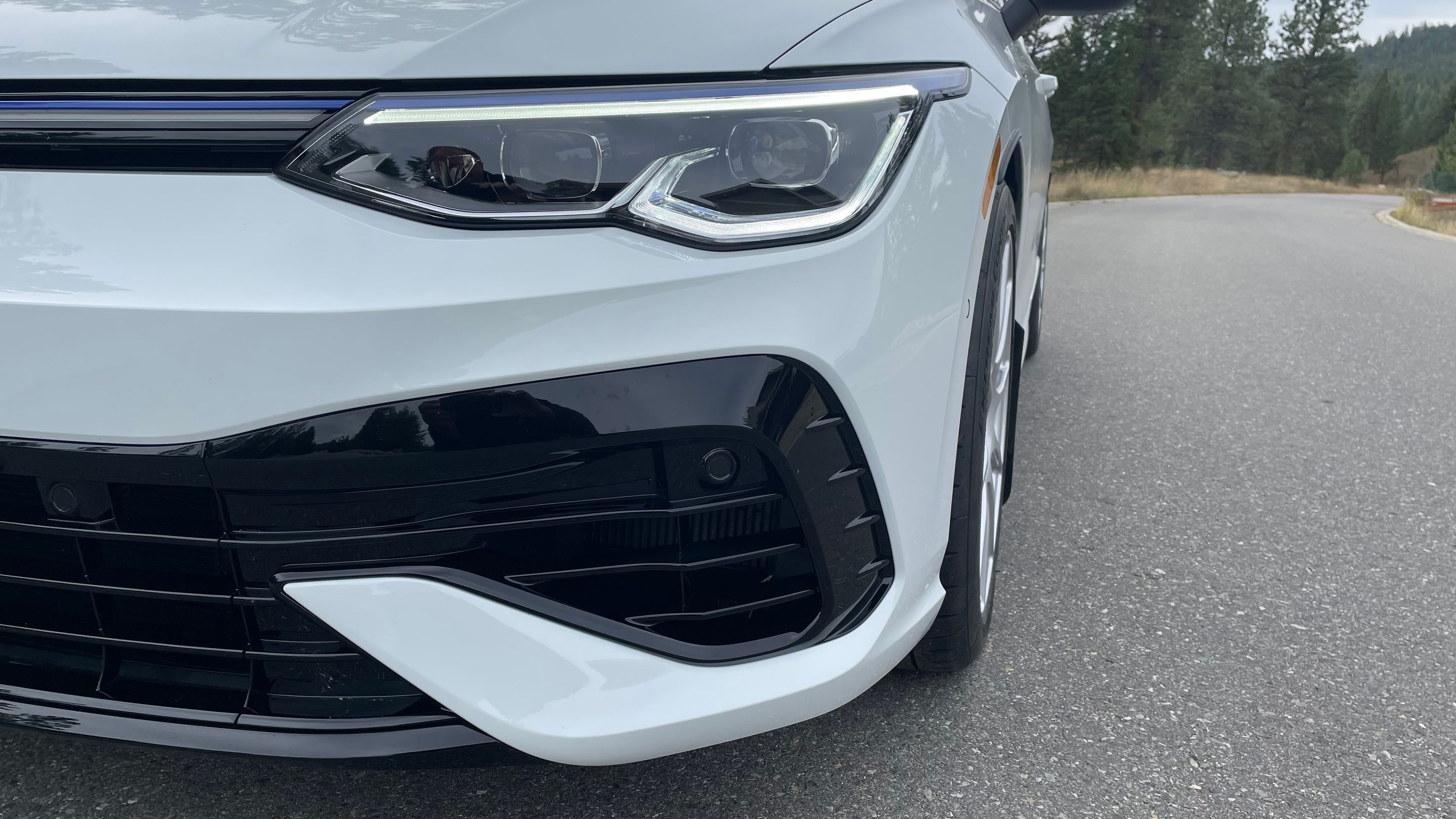 White VW MK8 Golf R with 18" SM-10 Apex wheels in Race Silver