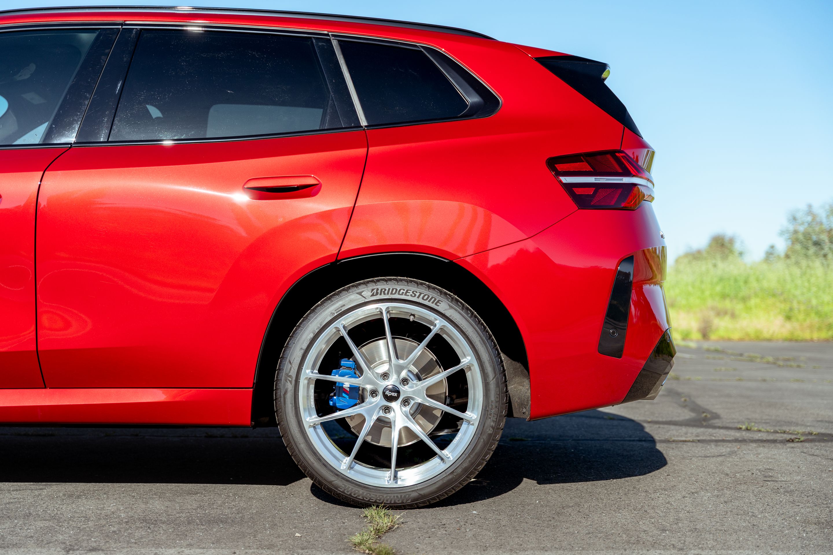 Red BMW G45 X3 with 21" VS-5RX Apex wheels in Brushed Clear