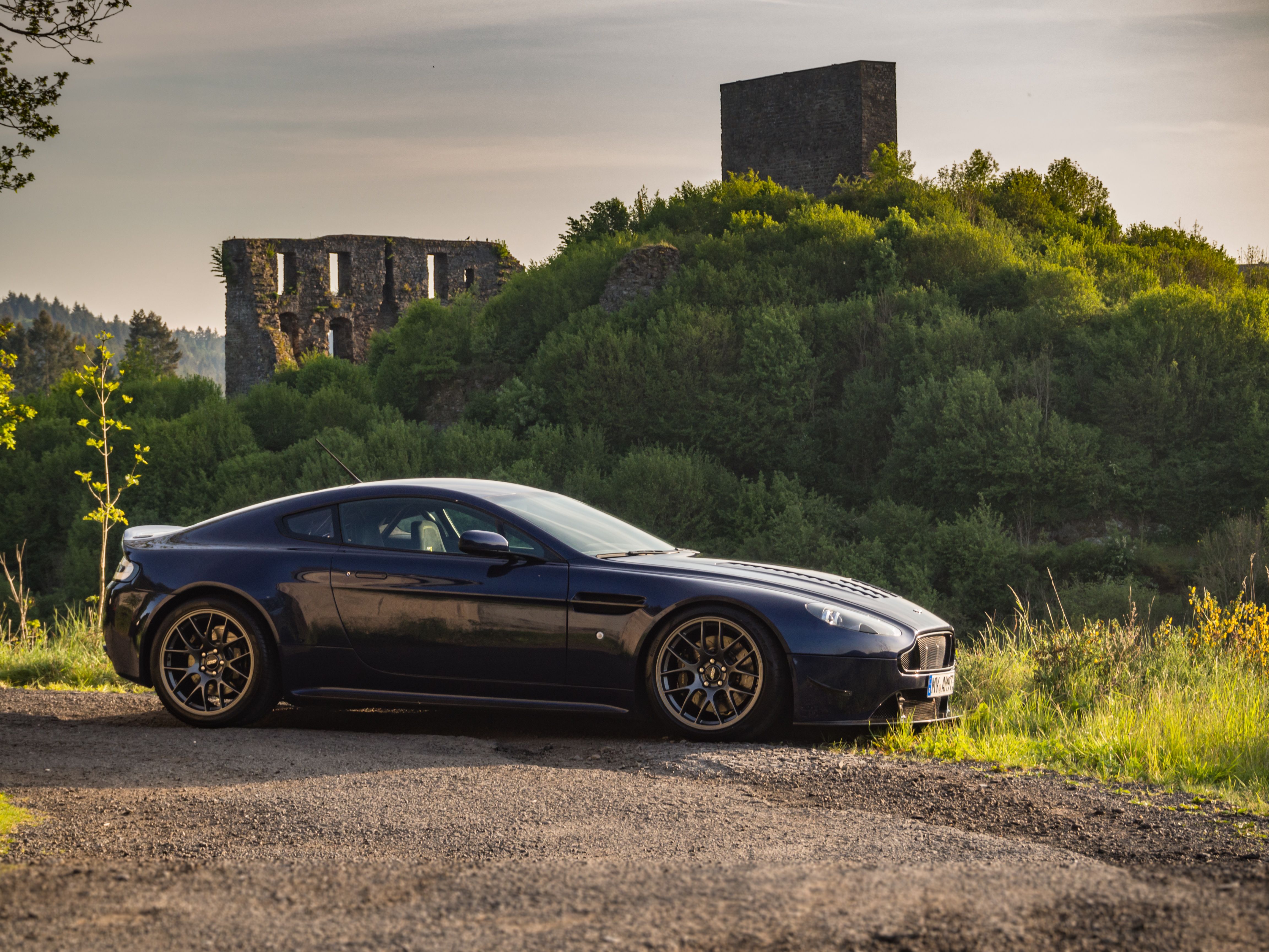 Blue Aston Martin Vantage - EC-7 in Anthracite