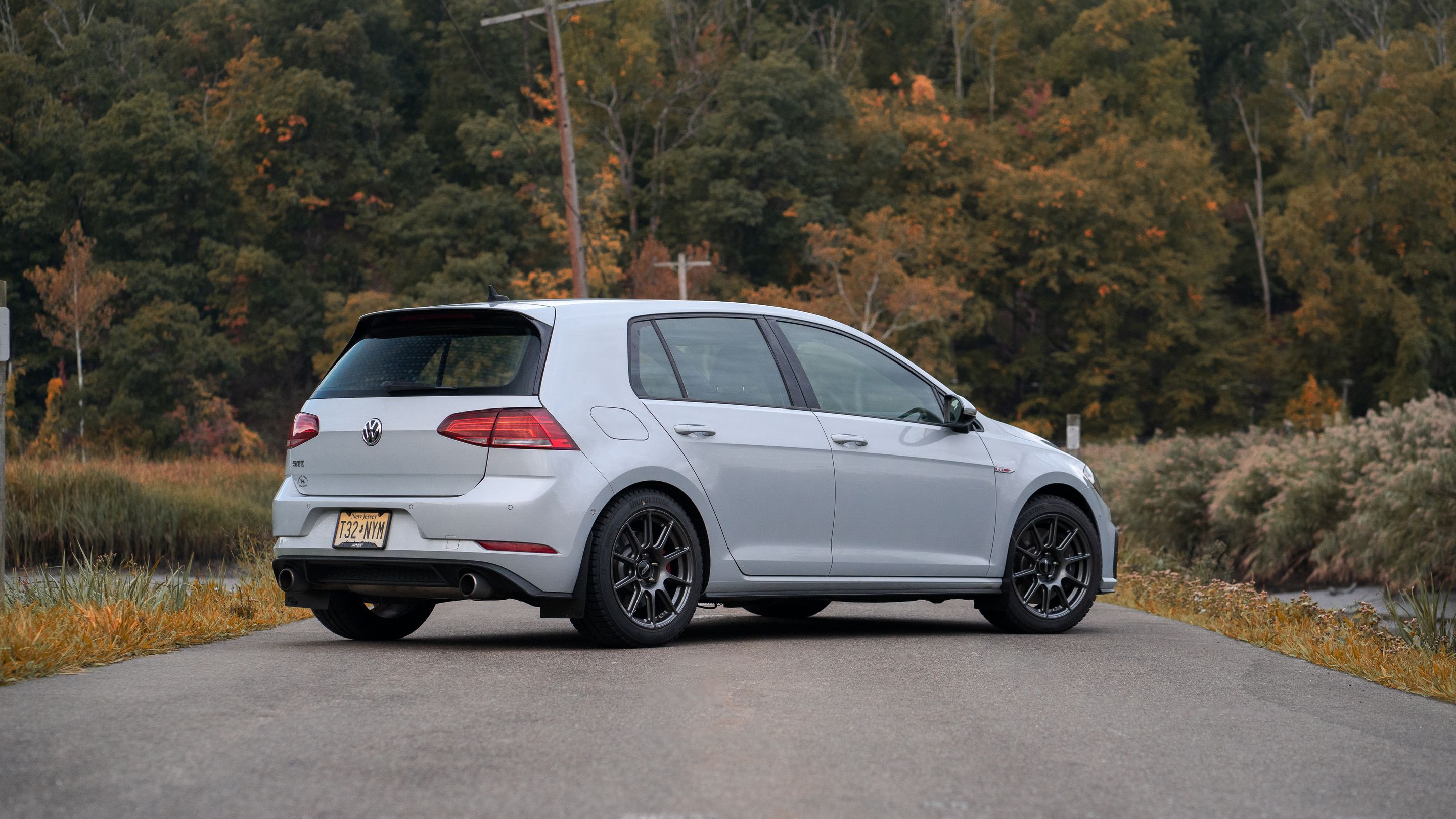 Grey VW MK7 GTI with 17" SM-10 Apex wheels in Anthracite