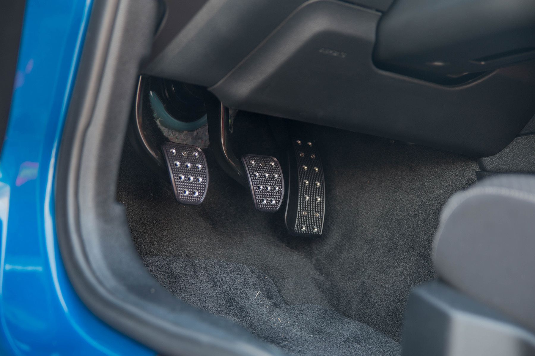 Blue Ford S550 Mustang GT350 with 19" EC-7 Apex wheels in Satin Black