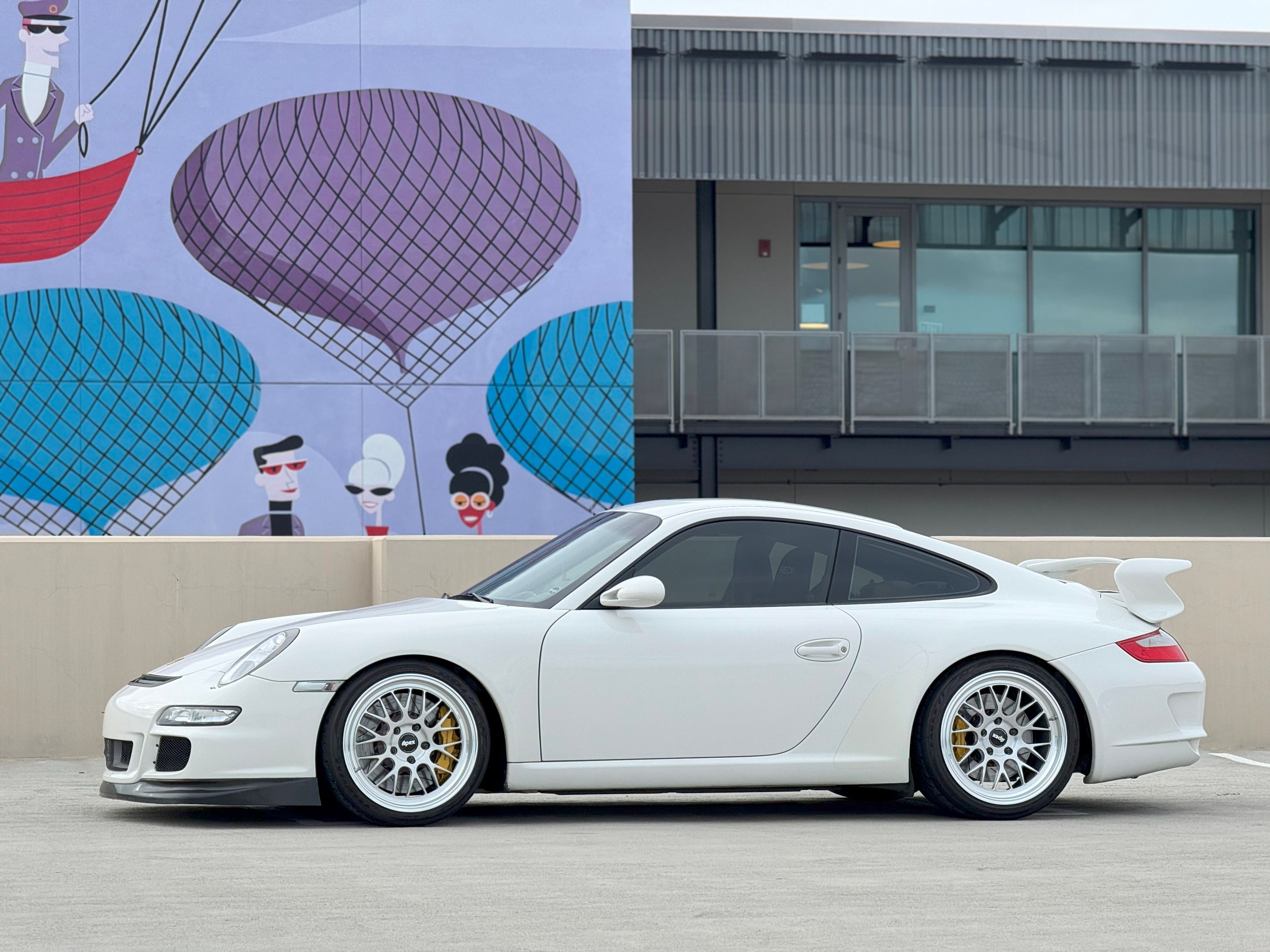 White Porsche 911 997 GT3 with 19" ML-10RT Apex wheels in Machined Lip Brushed Clear