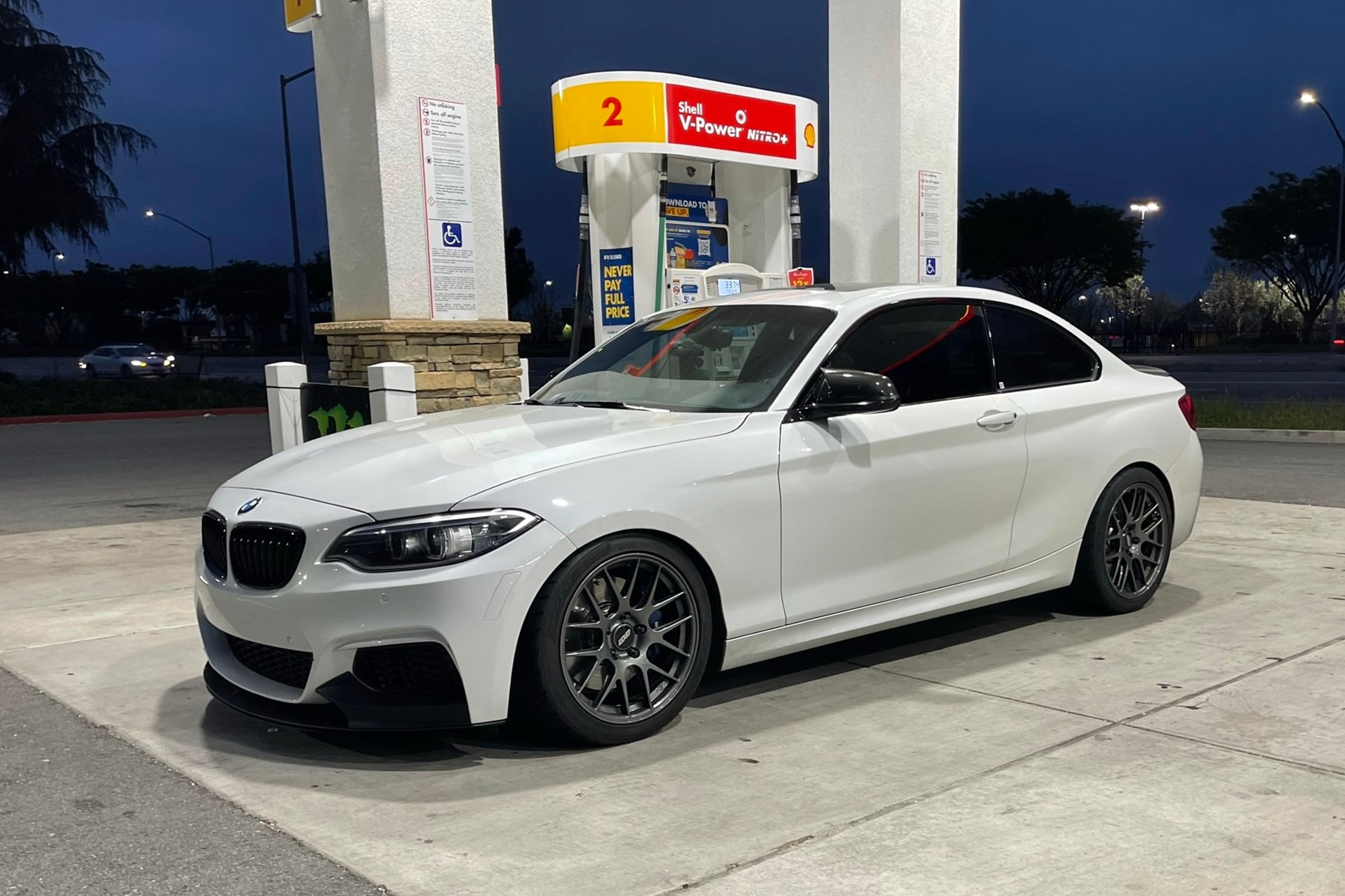 White BMW F22 Coupe 2 Series with 18" EC-7R Apex wheels in Anthracite
