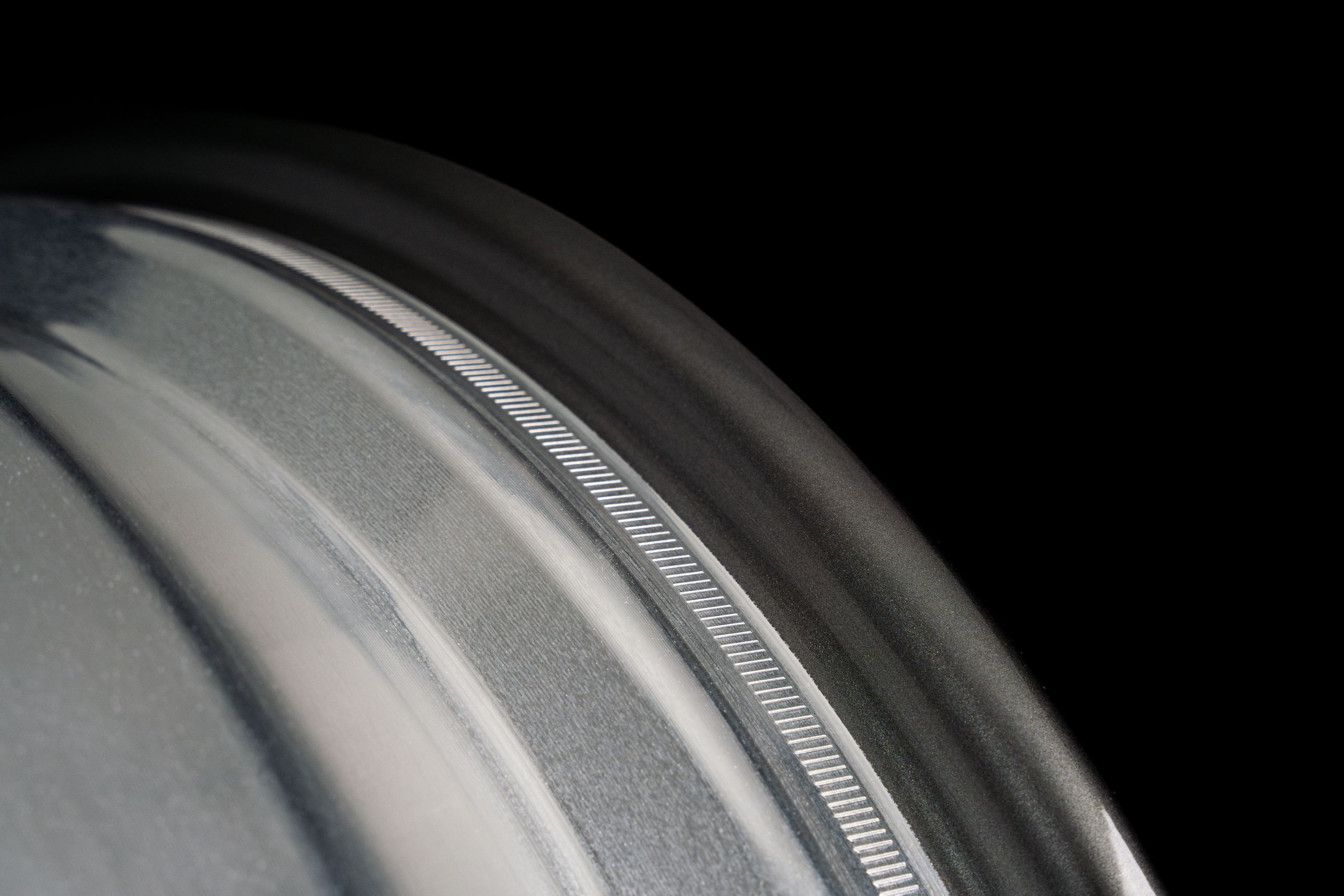 White Ford Performance Mustang Dark Horse R with 18" VS-5RE Apex wheels in Anthracite