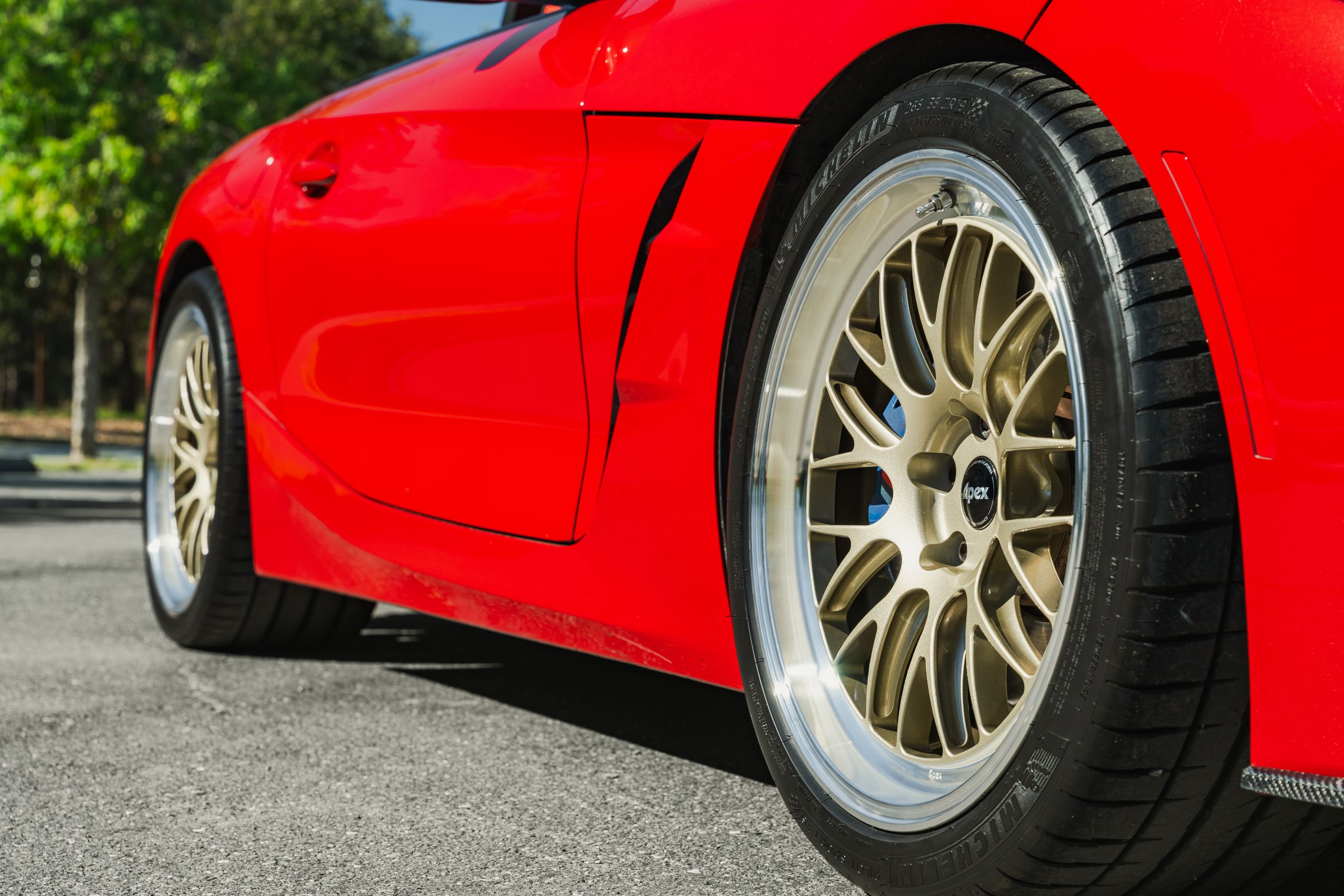 Red BMW G29 Z4 with 19" ML-10RT Apex wheels in Machined Lip Gloss Motorsport Gold