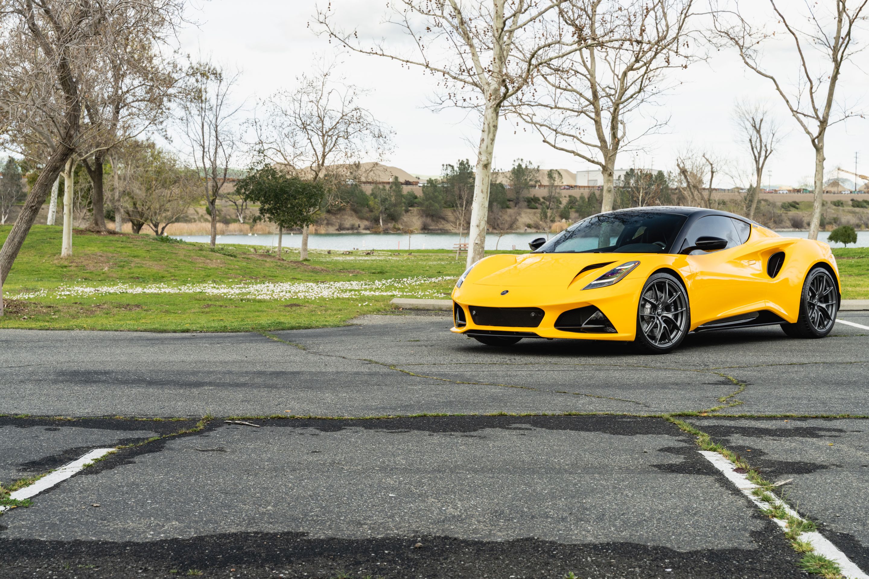 Yellow Lotus Emira with 20" VS-5RS Apex wheels in Anthracite