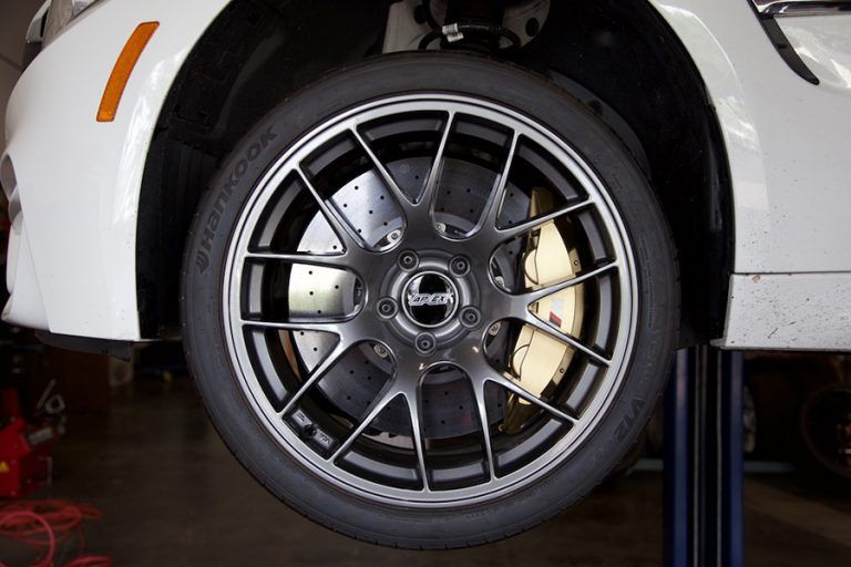 White BMW F82 Coupe M4 with 19" EC-7 Apex wheels in Anthracite