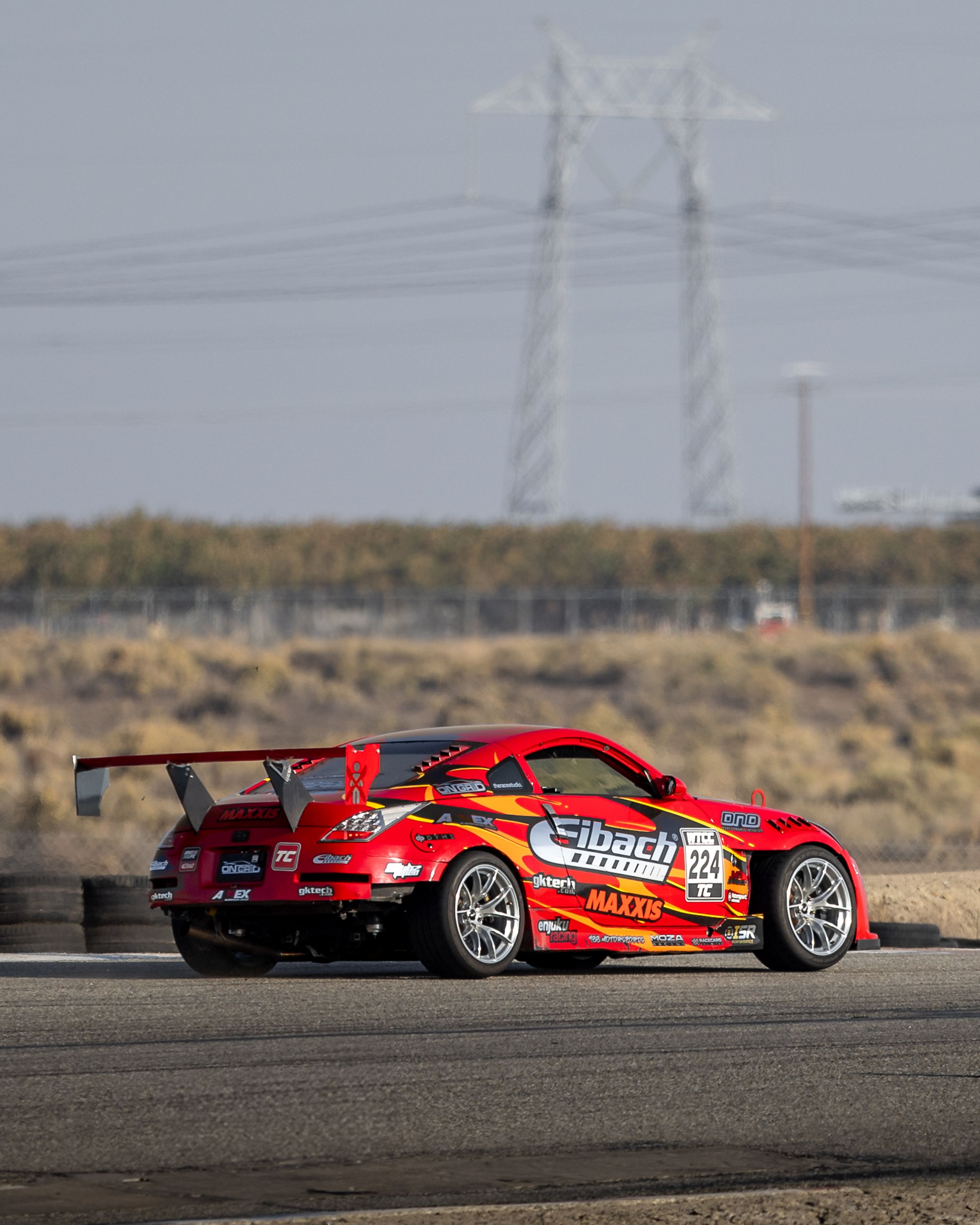 Race Livery Nissan 350Z with 18" VS-5RS Apex wheels in Brushed Clear