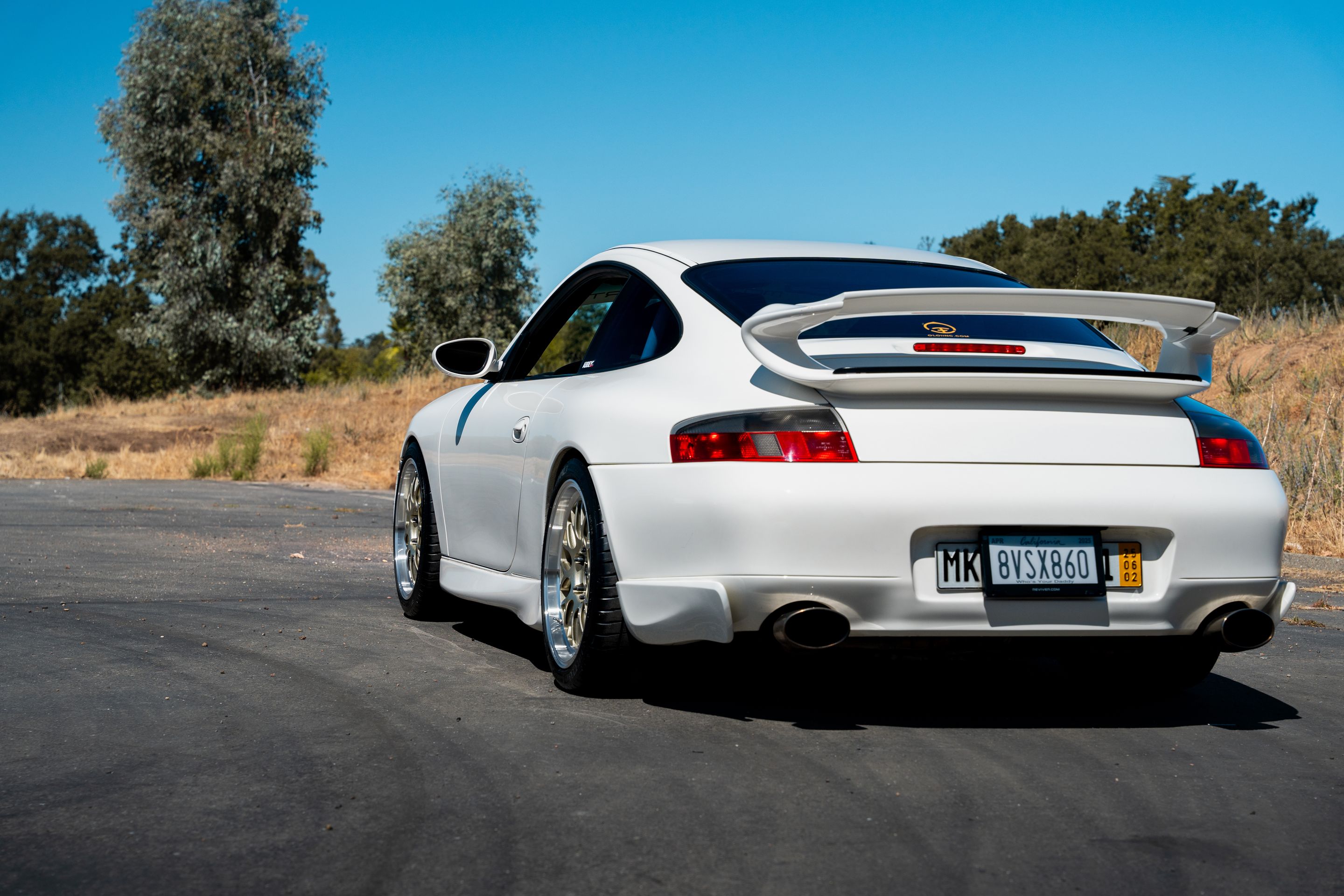 White Porsche 911 996 Carrera with 18" ML-10RT Apex wheels in Machined Lip Gloss Motorsport Gold