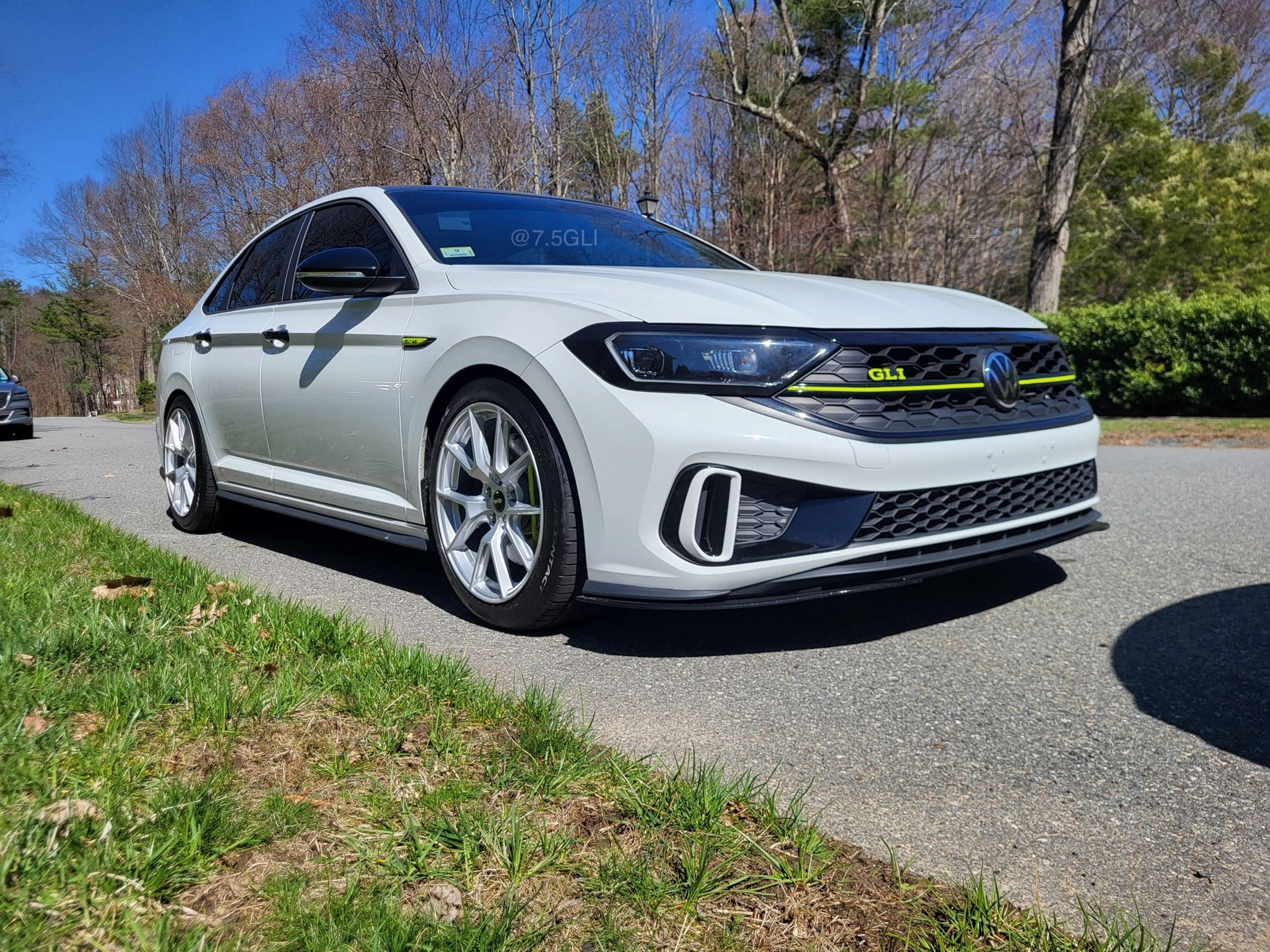 White VW MK7 GLI with 18" VS-5 Apex wheels in Race Silver