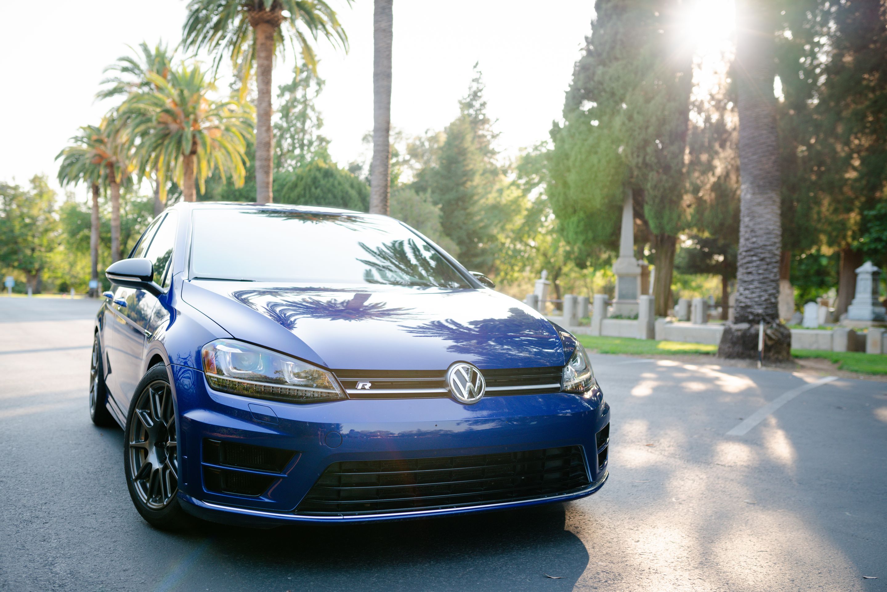 Blue VW MK7 Golf R with 17" SM-10 Apex wheels in Anthracite
