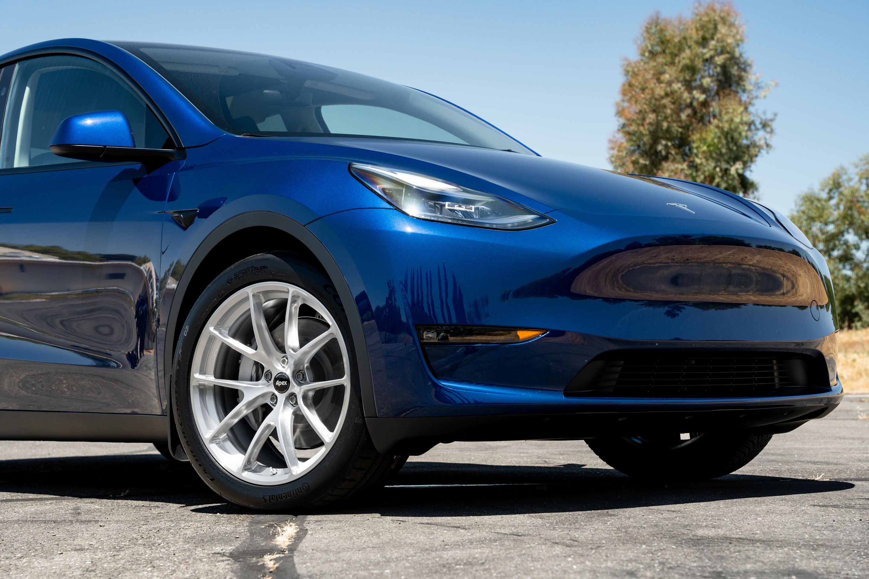 Blue Tesla Model Y RWD/AWD with 20" VS-5RX Apex wheels in Brushed Clear